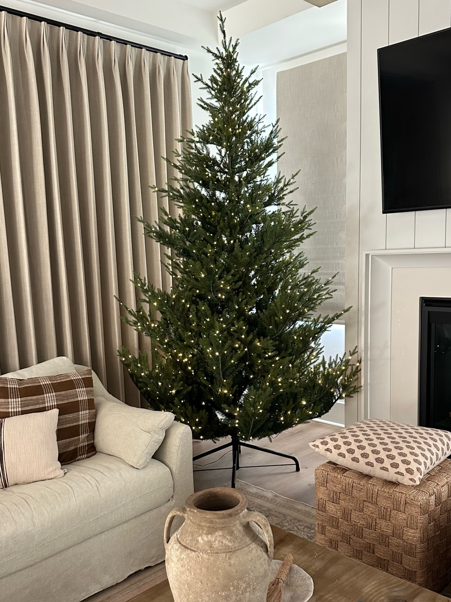 my favorite Christmas purchase to date! bought this tree 3 years ago and still think it’s the BEST one out there 🎄🤍

McGee and co
Christmas tree 


#LTKHome #LTKHoliday #LTKSeasonal