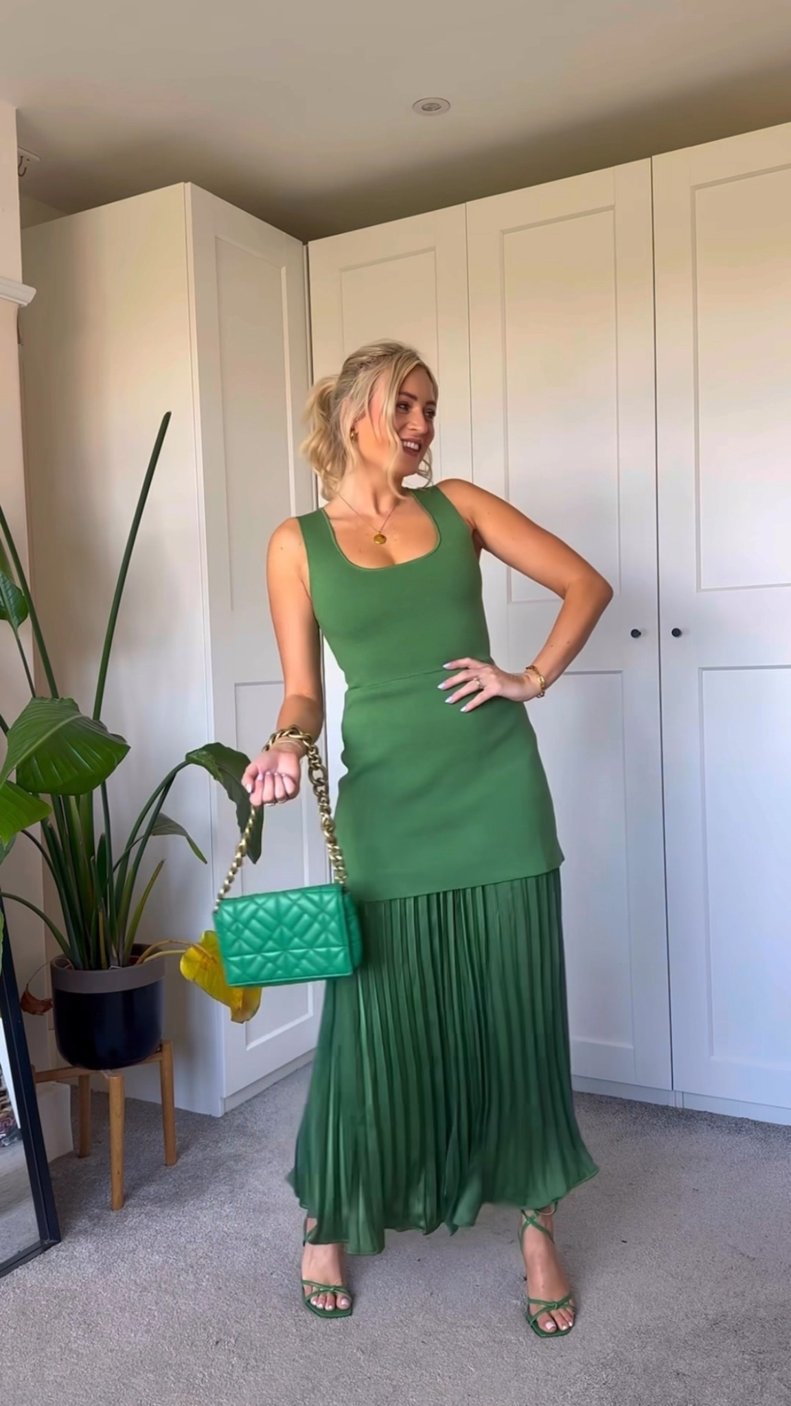 This colour 😍

Green dress, Zara, new in Zara 