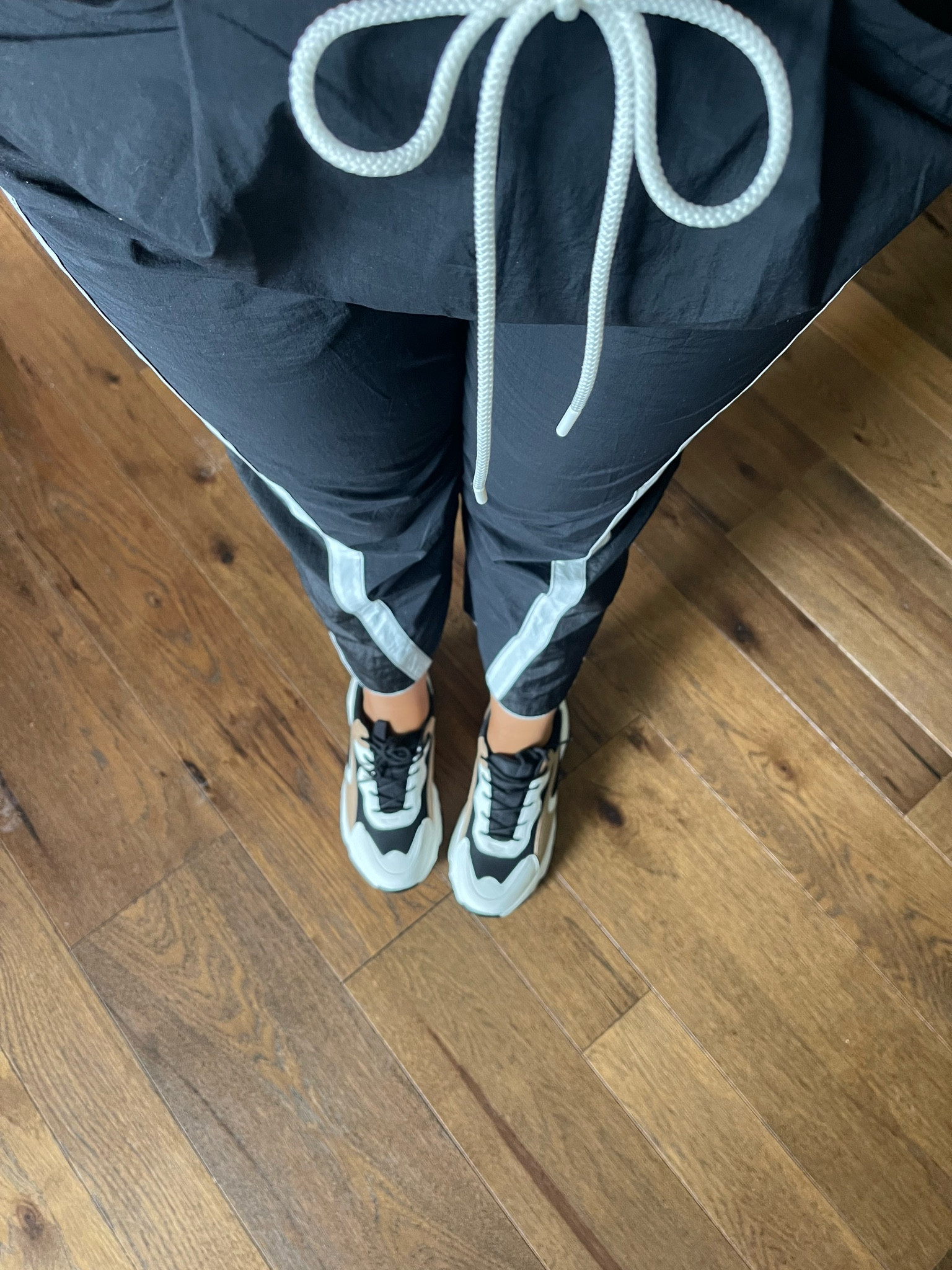 Lounge pants, athletic pants, sneakers

#LTKStyleTip #LTKFindsUnder50