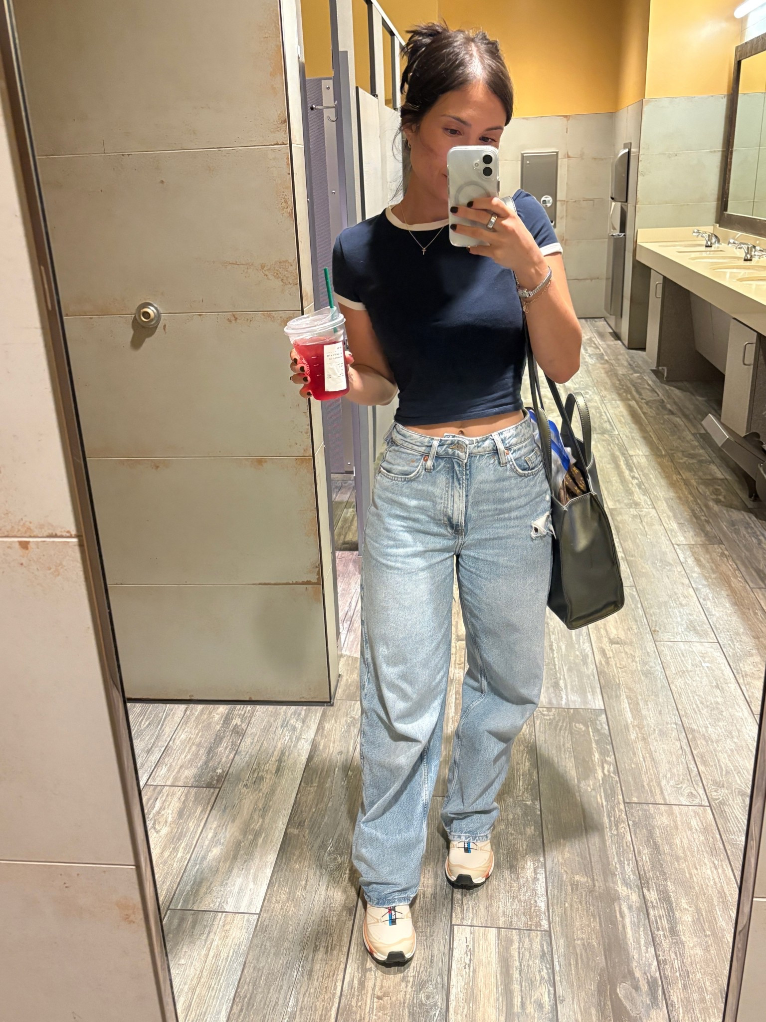 Casual OOTD ✨ caved & got the Salomon’s and I’m obsessed !!!

#LTKU #LTKShoeCrush #LTKStyleTip