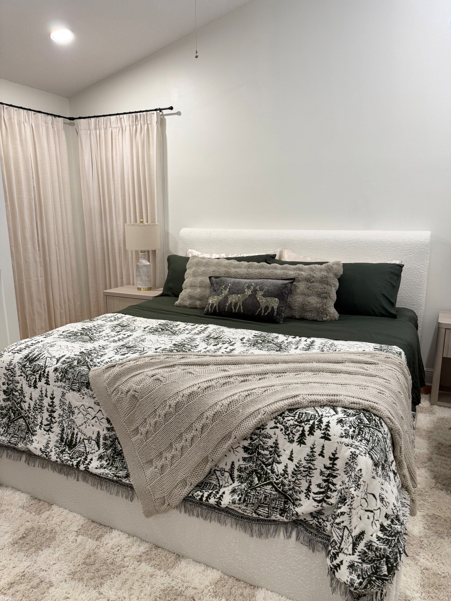 Holiday bedding 🌲🤍