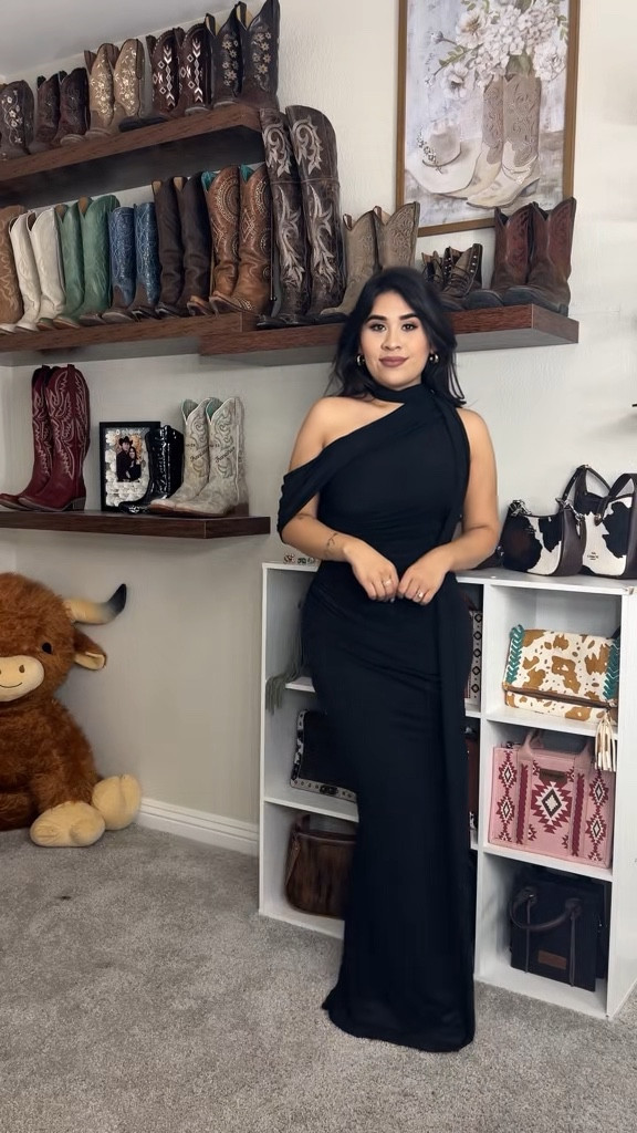 Little wedding guest fit🖤

#LTKFindsUnder100 #LTKWedding #LTKPetite