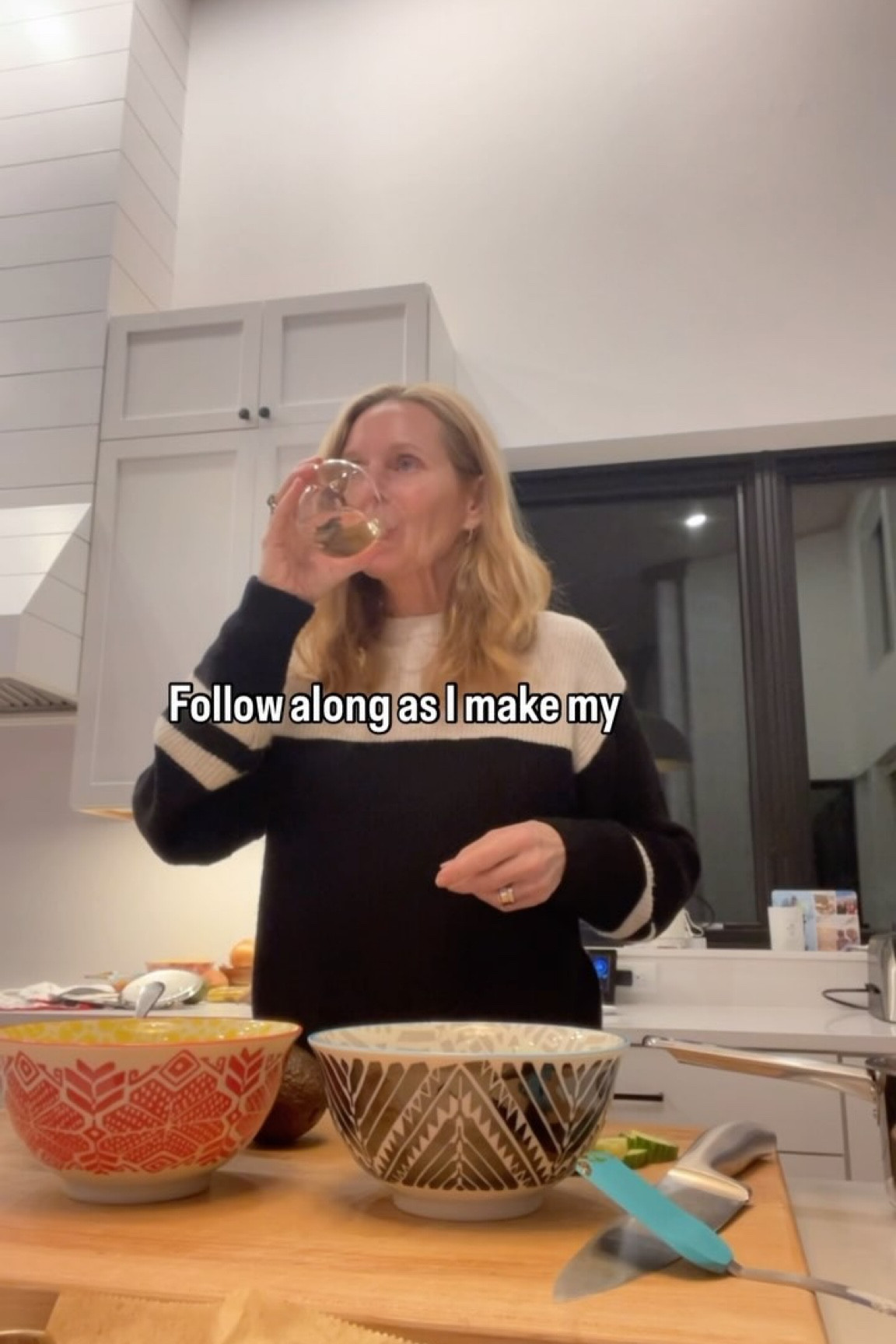 These salmon bowls have become a weekly favorite for us! So easy and have just enough bite to make Brian sweat a little. 😉

Drop a 👍🏼 if you want my salmon recipe. 

#salmonbowl #faroeislandsalmon #bowllife #spicysalmon #proteinbowl #healthyeating