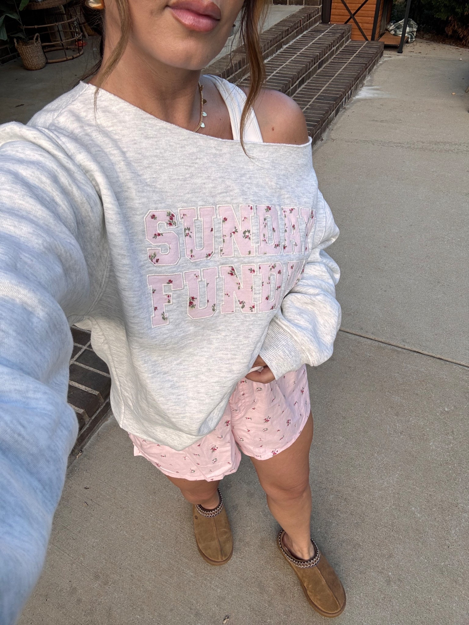 Sunday Funday 🌺 ootd! Wearing smalls 