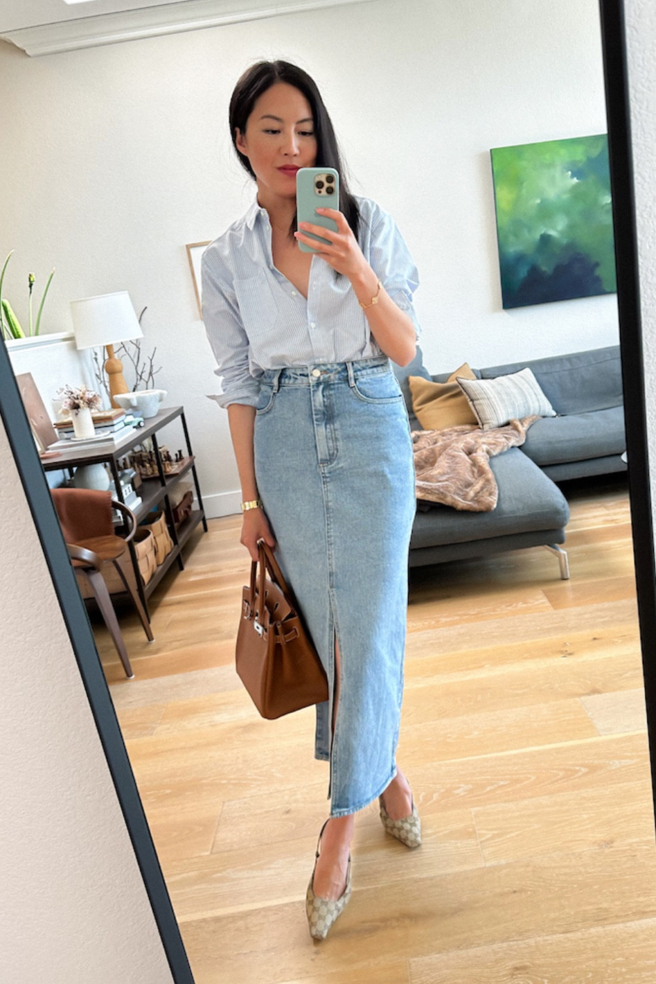 Denim skirts are the perfect summer wardrobe staple. 

#classicstyle
#summeroutfit
#summerskirt
#summershirt
#businesscasual

