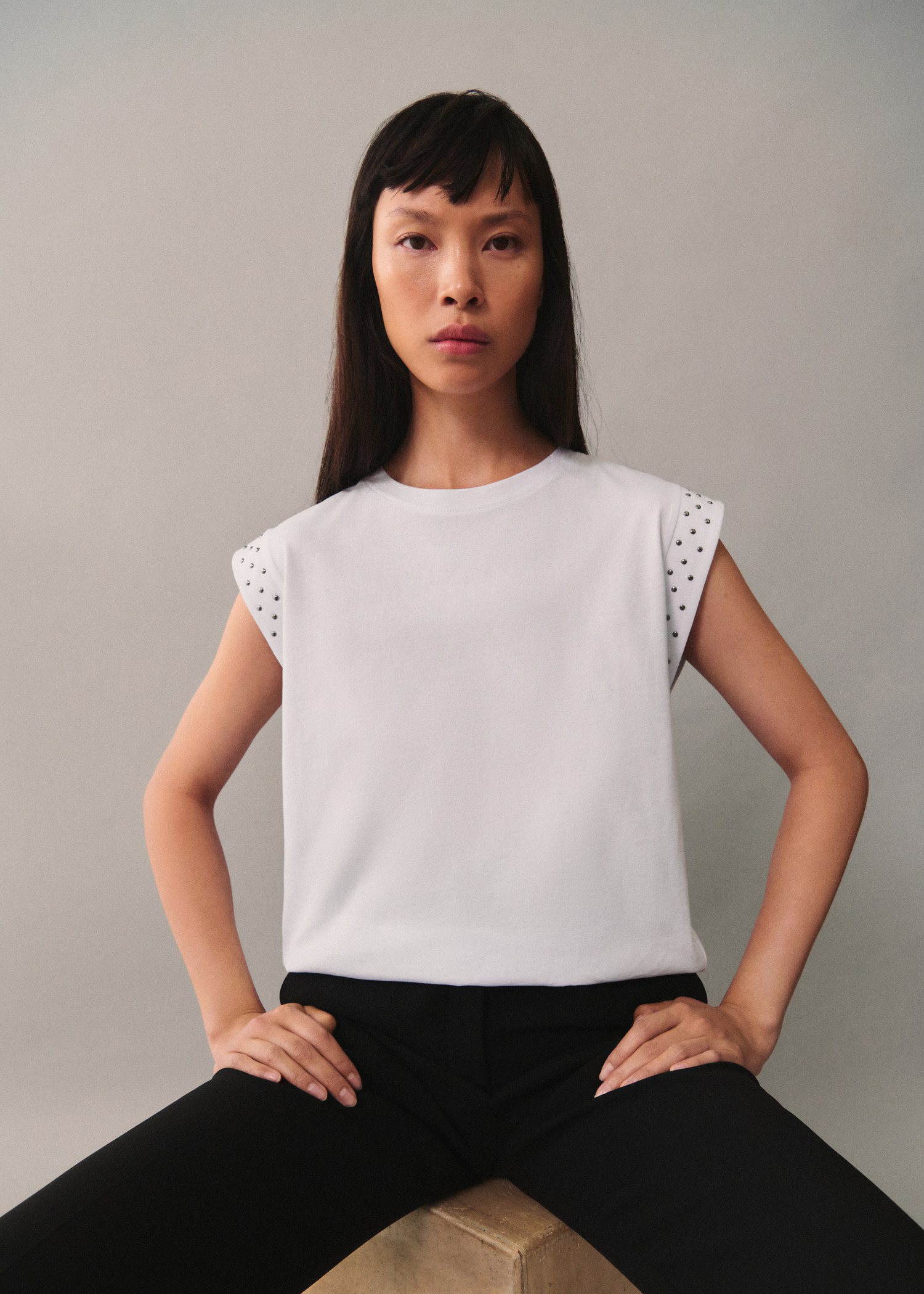 Maglietta senza maniche borchie - Dames | MANGO Nederland | Mango EU