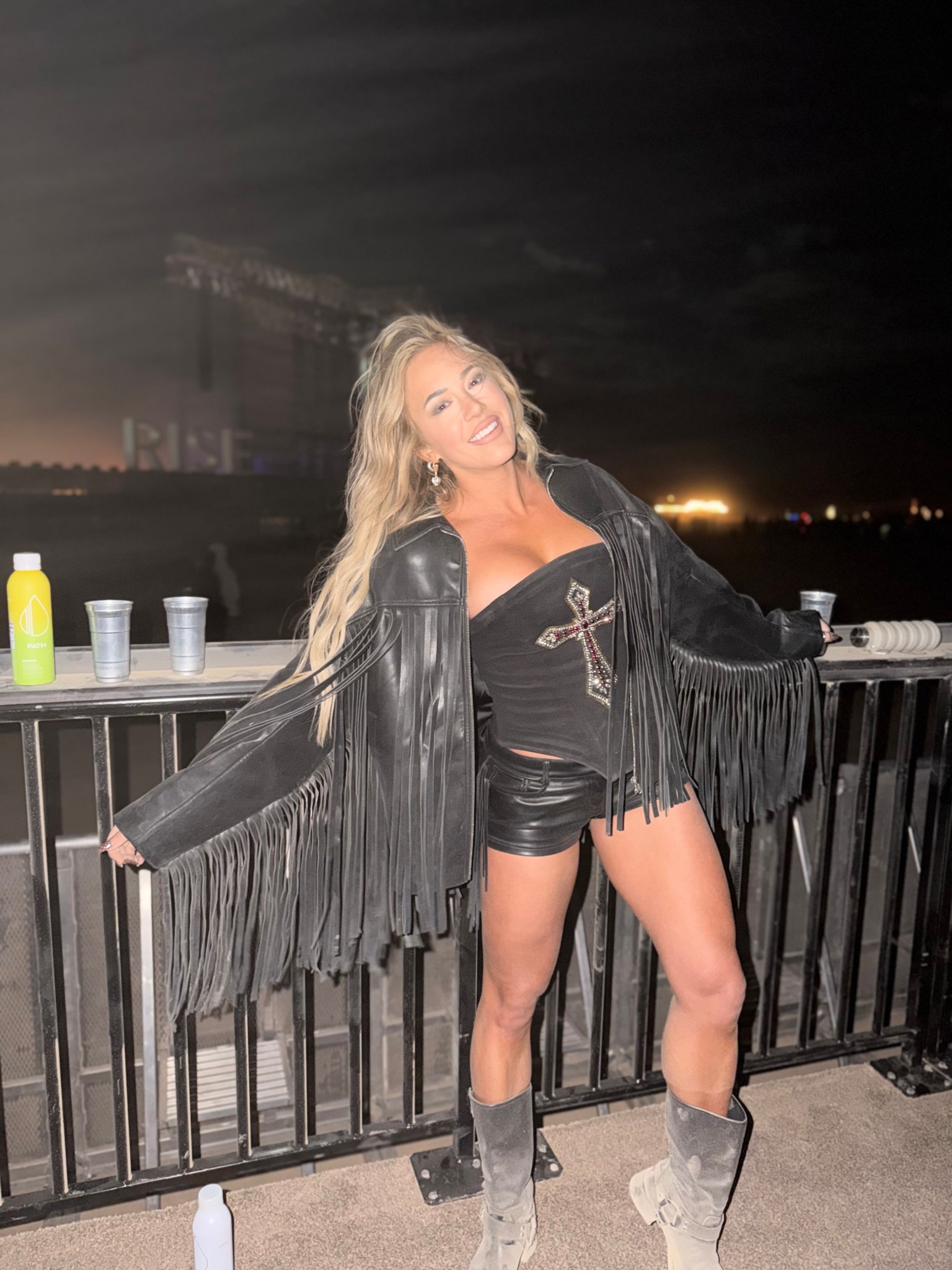  A very dusty concert OOTN 🤪😎 

#LTKFindsUnder100 #LTKStyleTip #LTKTravel