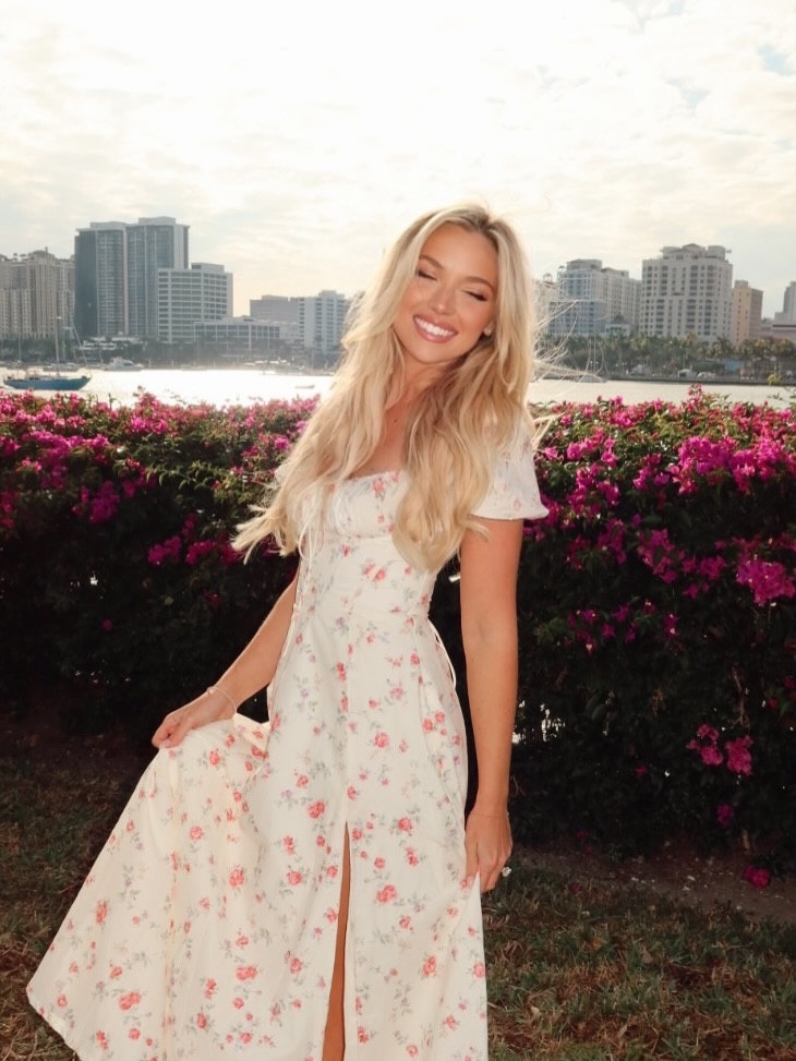 Peachy in palm beach 🌸 in @showpo comment ‘shop’ for the link to this dress 🎀🤍 

#palmbeach #ootd #femininefashion #milkmaiddress
