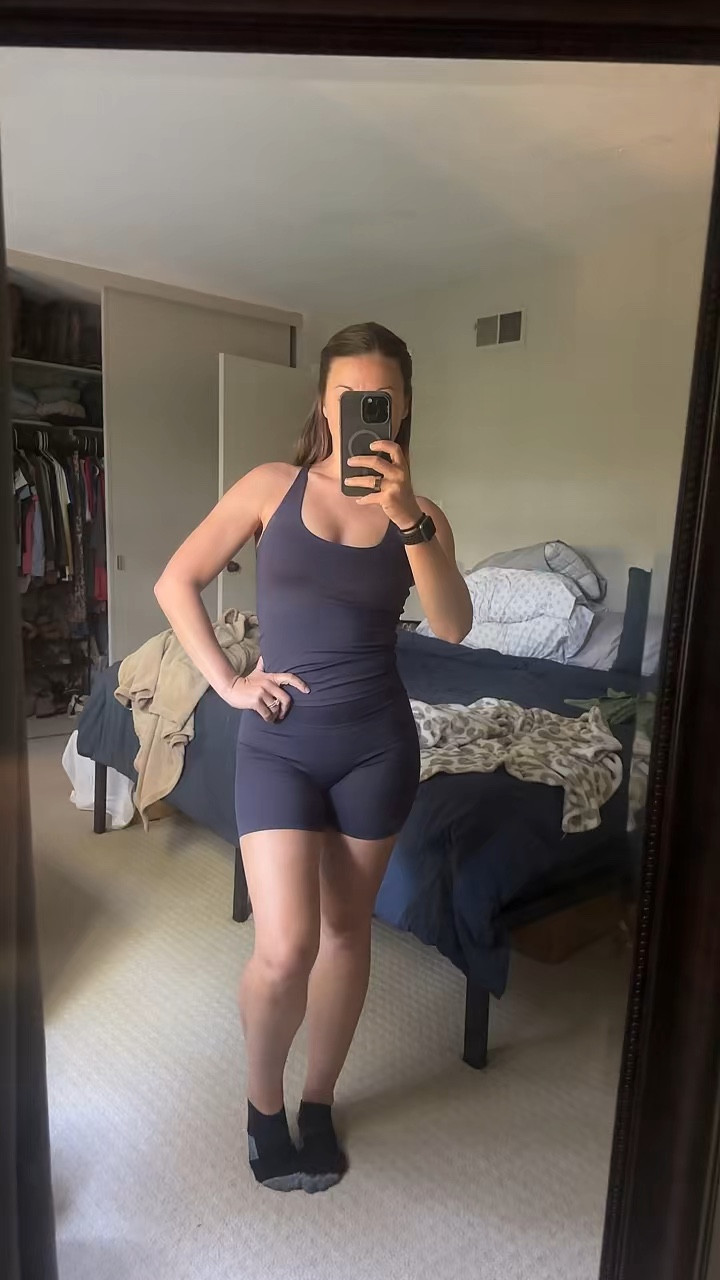 Absolutely loving this two piece work out set. Butter soft and so supportive