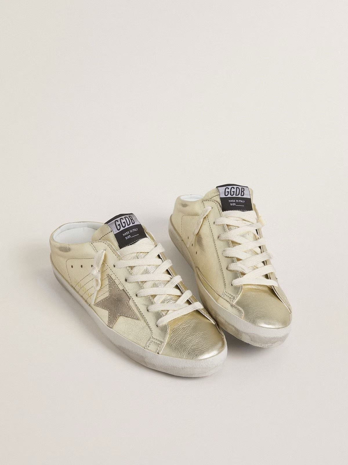 Super-Star Sabots in platinum foiled leather with beige suede star

#LTKootd #LTKMothersDay