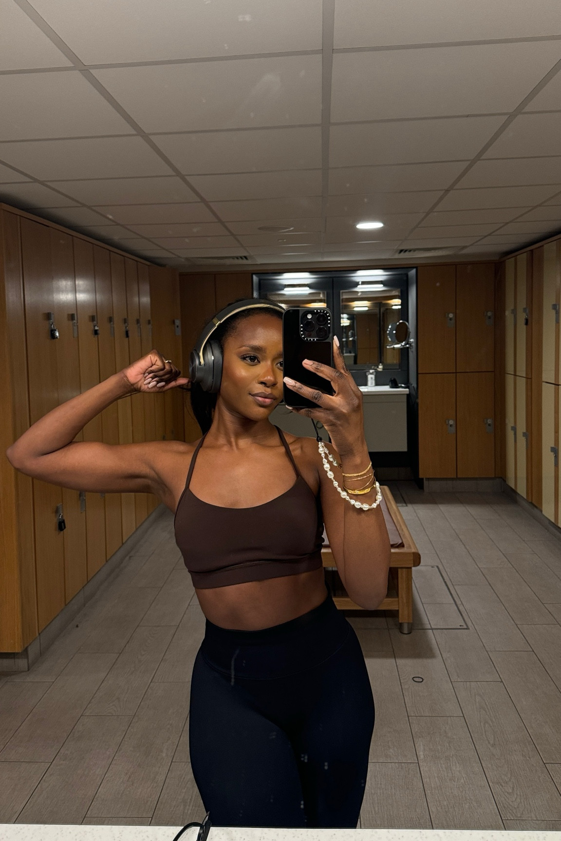 Gym upper body day - colour Esspresso for Top and bottoms in black 

#LTKfitness #LTKSeasonal #LTKfindsunder100