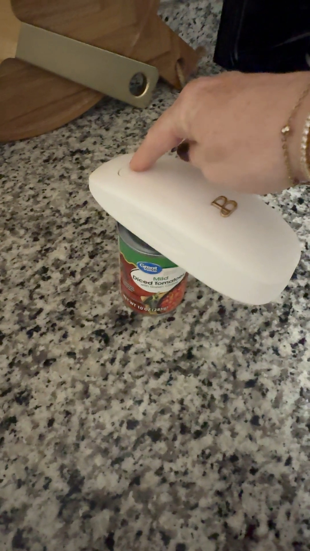 This electric can opener is the best!! So easy to use, under $20 & will be a must for all the holiday cooking! 

#LTKFindsUnder50 #LTKfoodie #LTKHome