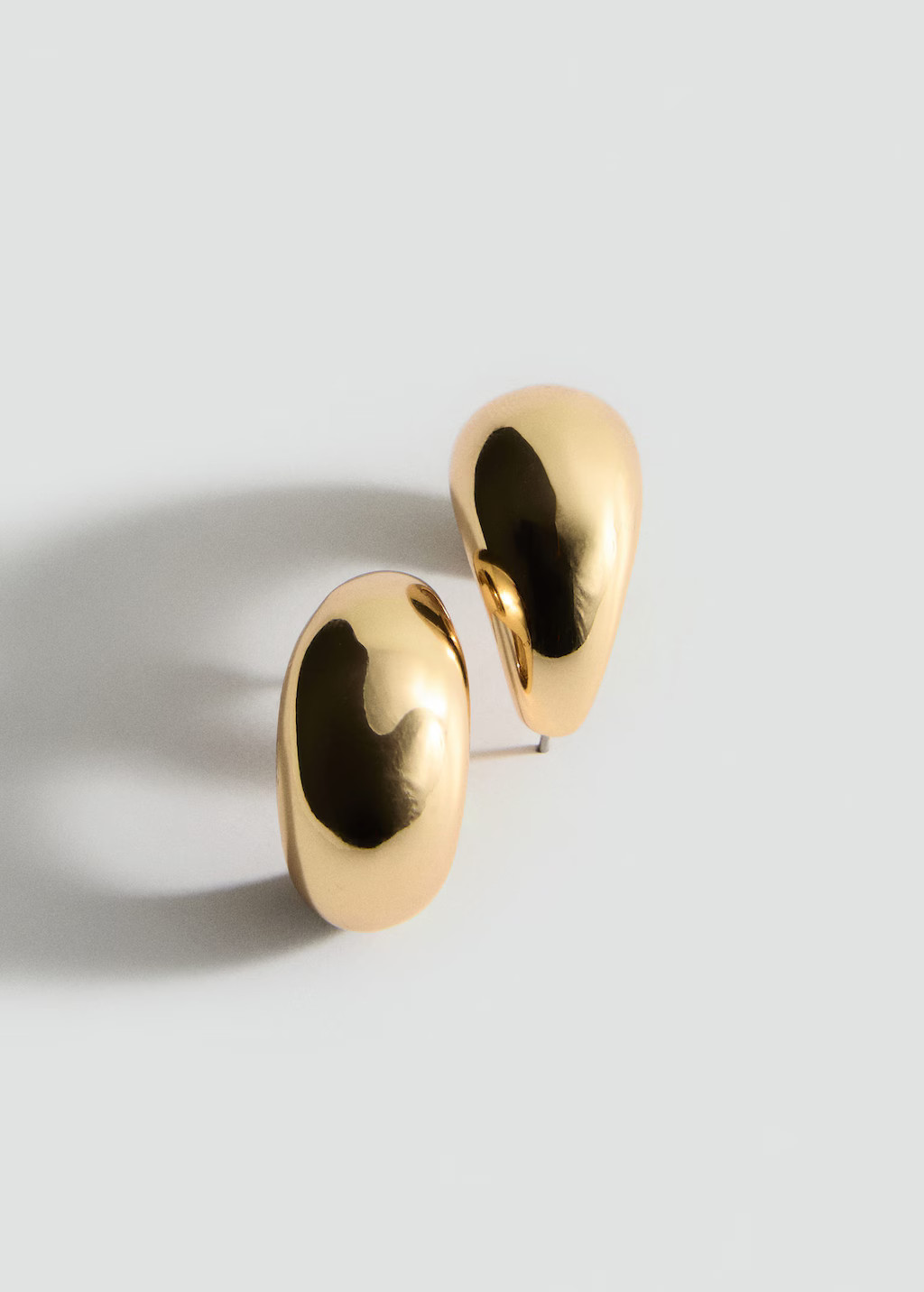 Volume hoop earrings gold - Woman - One size - MANGO | MANGO (UK)