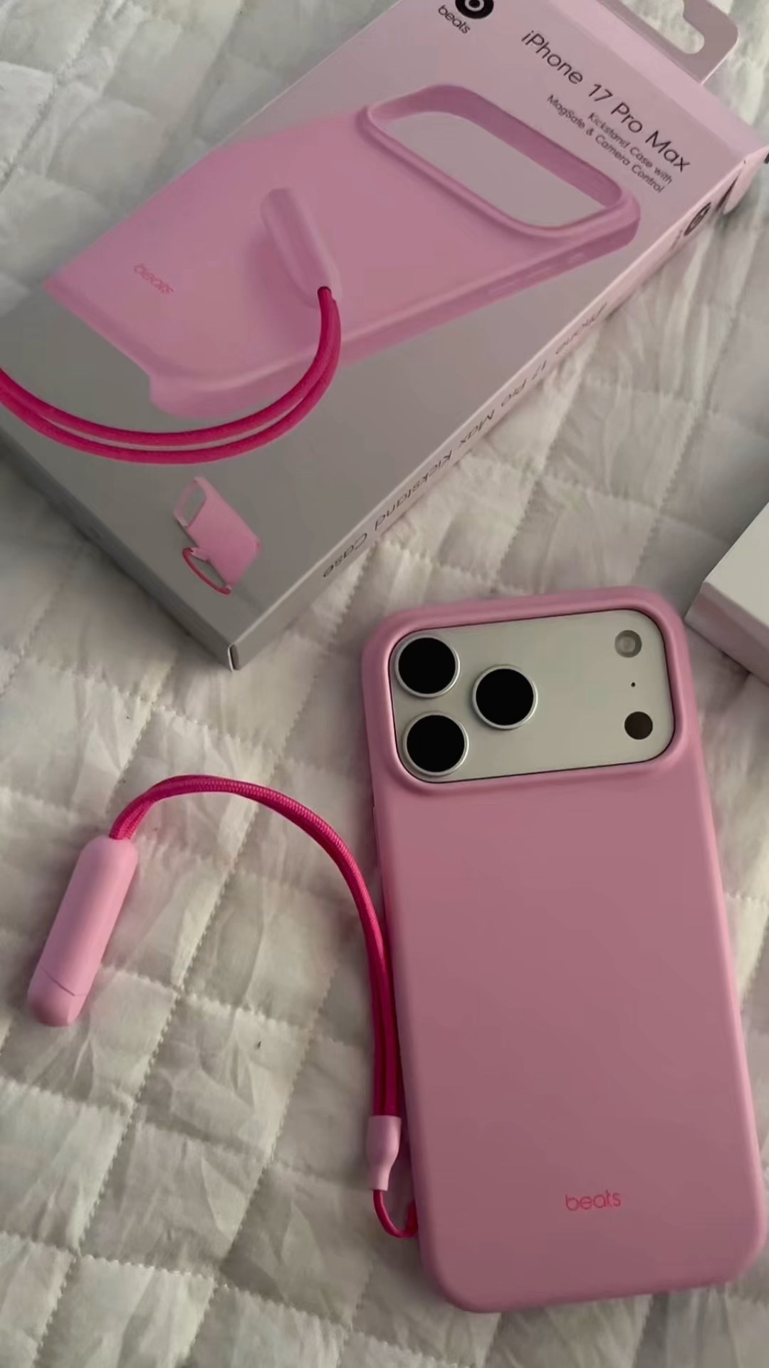iPhone 17 pro max + pink beats case 🎀📱#iphone17promax #iphone17 #iphonecase #iphonebeatsbydrecase
