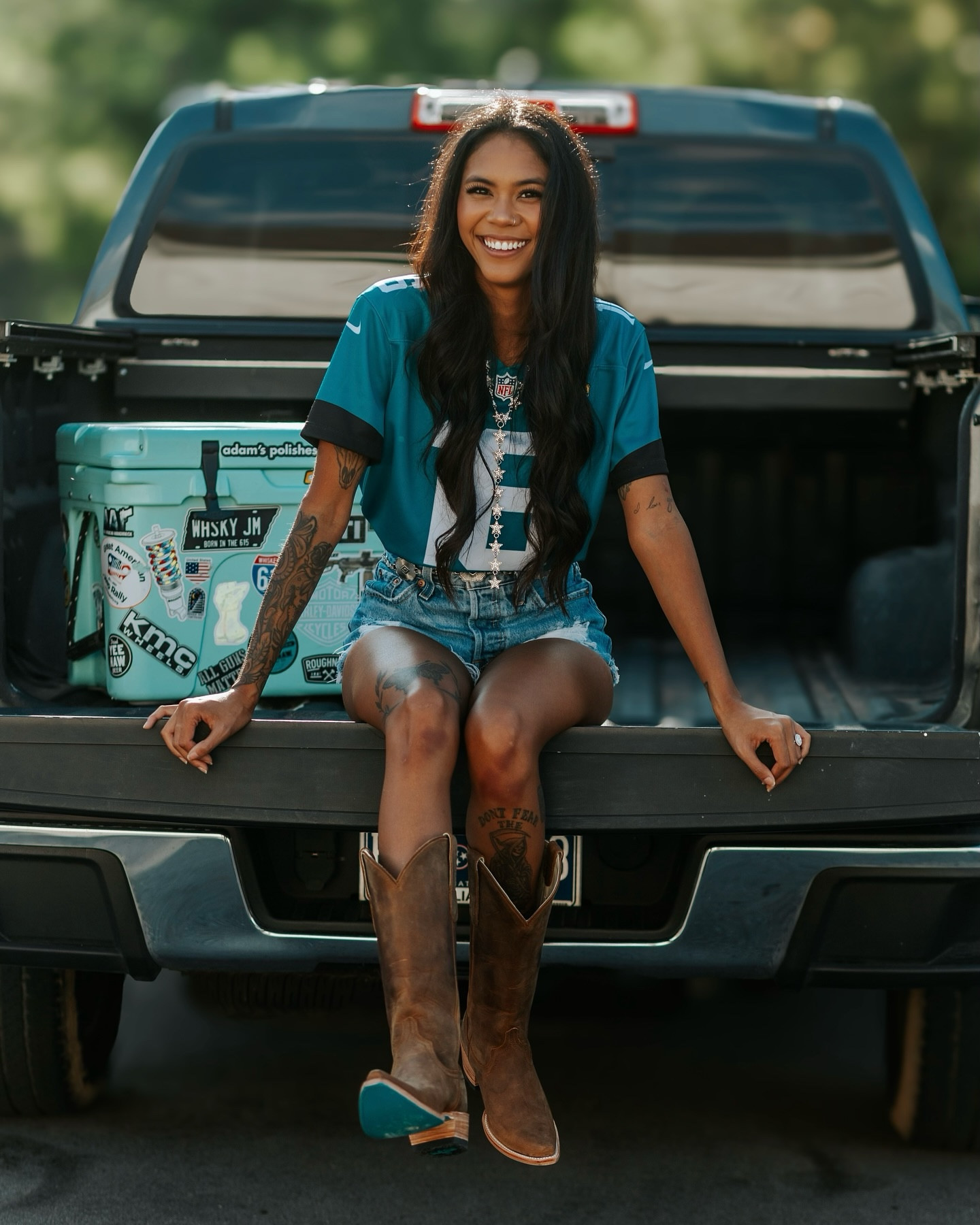 Who’s ready for FOOTBALL SEASON?! 🏈🙌🏼
•
Rep your favorite team colors with @lane.official !!!
Use Code TOUCHDOWN for 30% off between 8/24-9/1 🛒
•
#laneboots #lanebootsofficial #football #footballseason #nfl #jacksonvillejaguars #gojags #fashion #stylingtips #influencer #cowboyboots #makeitwestern