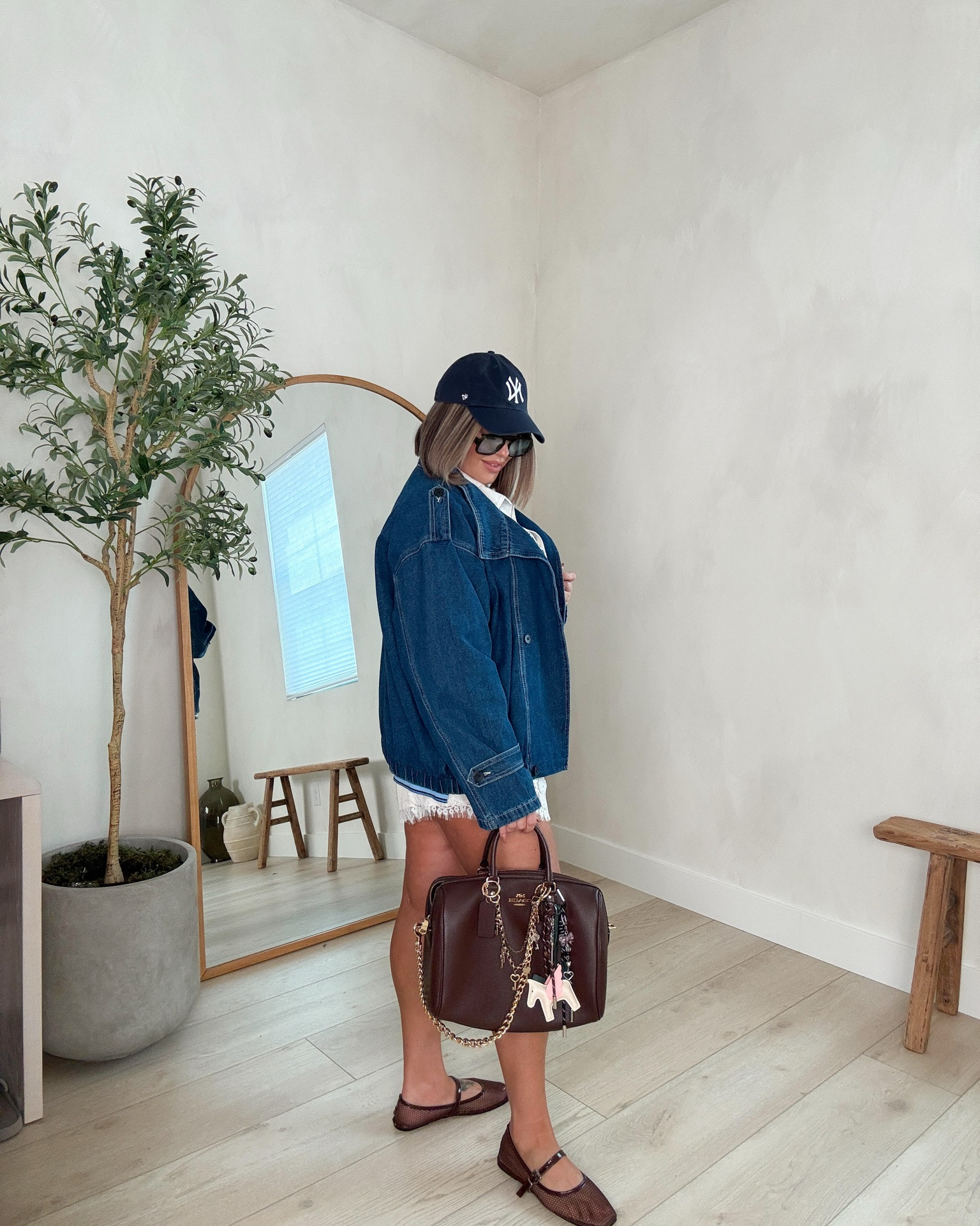 This Rowan bag is gonna be the “ it bag “ all fall for me. I have already been using it non stop since I got it. Quality is seriously insane. I can’t believe the price on this one. It’s nicer quality than some of my bags I spent over 2k on. Highly recommend her ! 

Outfit sizes 
Shorts L ( they are sheer so you will need a long top like this to cover the booty. 
Top size L 
Jacket xl 

#coach #aerie #amazon