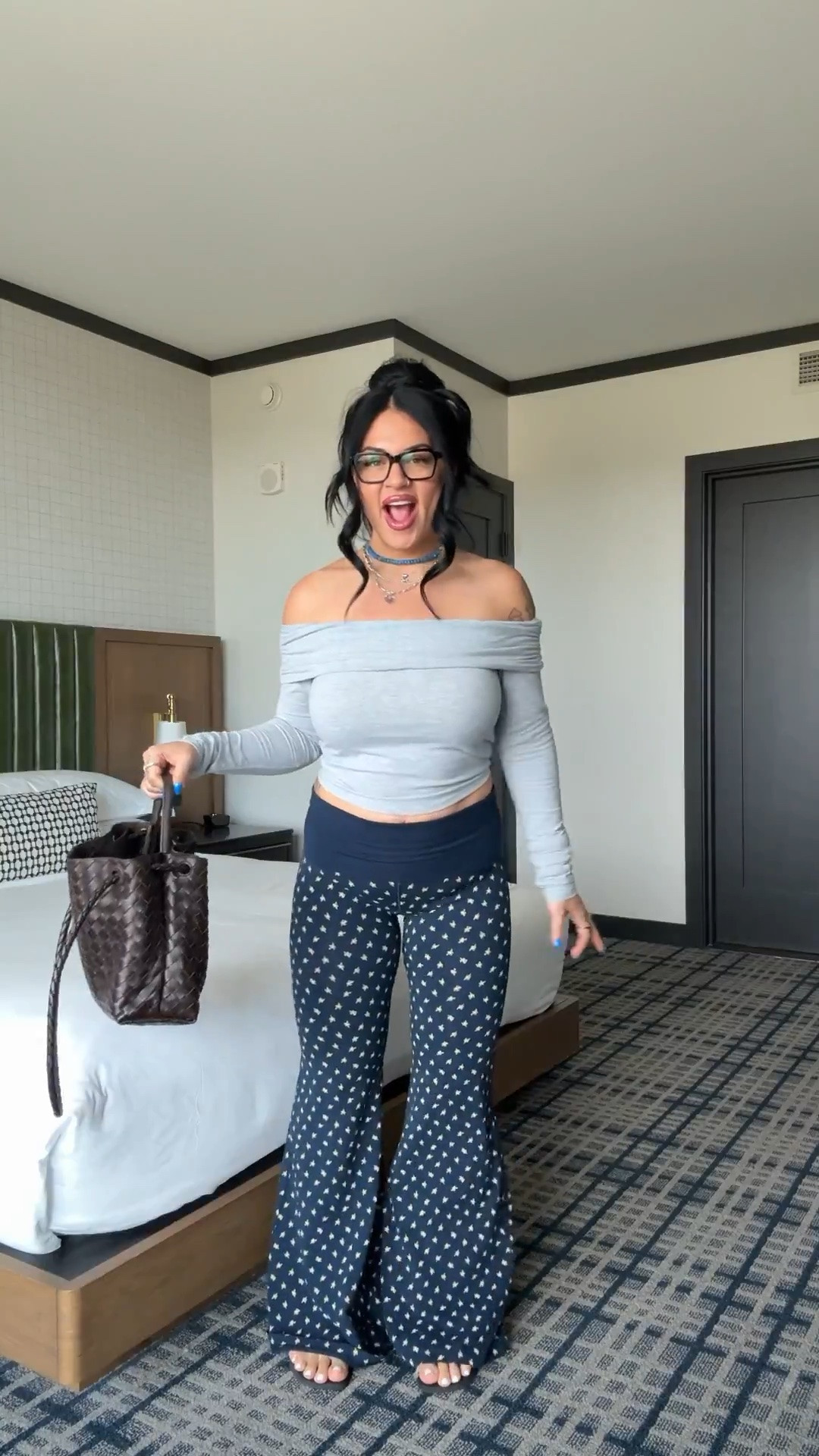 Loving the pink drop!!!

wearing a large in bottoms and medium in tops 🤍

@victoriassecret , vs, pink, flare leggings, fall outfits, midsize fall outfits, fall outfit inspo, fold over leggings, tori block

#LTKSeasonal #LTKgrwm #LTKootd