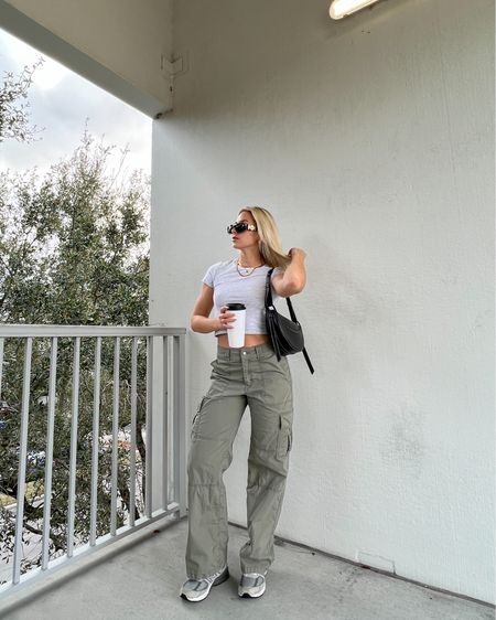 Baby tee, Abercrombie style, Abercrombie pants, cargo pants, army green cargo pants, green cargo pants, street style outfits, streetwear outfits, everyday style, everyday outfits, outfit essentials