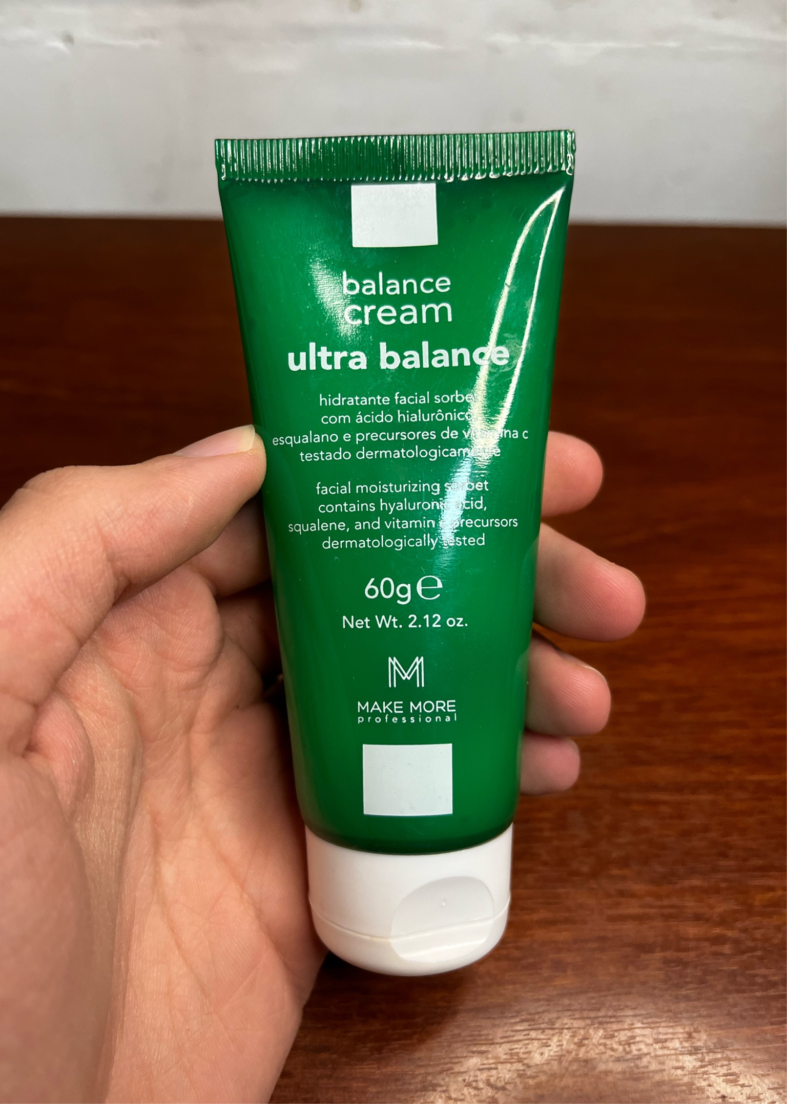 O hidratante da Make More tem uma textura de gel e é facilmente absorvida pela pele. Ideal para uso tanto na skincare quanto na preparação de pele numa maquiagem. 

Excelente para quem tem pele oleosa e mista por ter ácido hialurônico. Além do ácido hialurônico, o Ultra Balance também tem vitamina C e esqualano para hidratar, revitalizar, proteger, iluminar, equilibrar e combater os radicais livres que aceleram o processo de envelhecimento.

#LTKbrasil #LTKFind #LTKbeauty