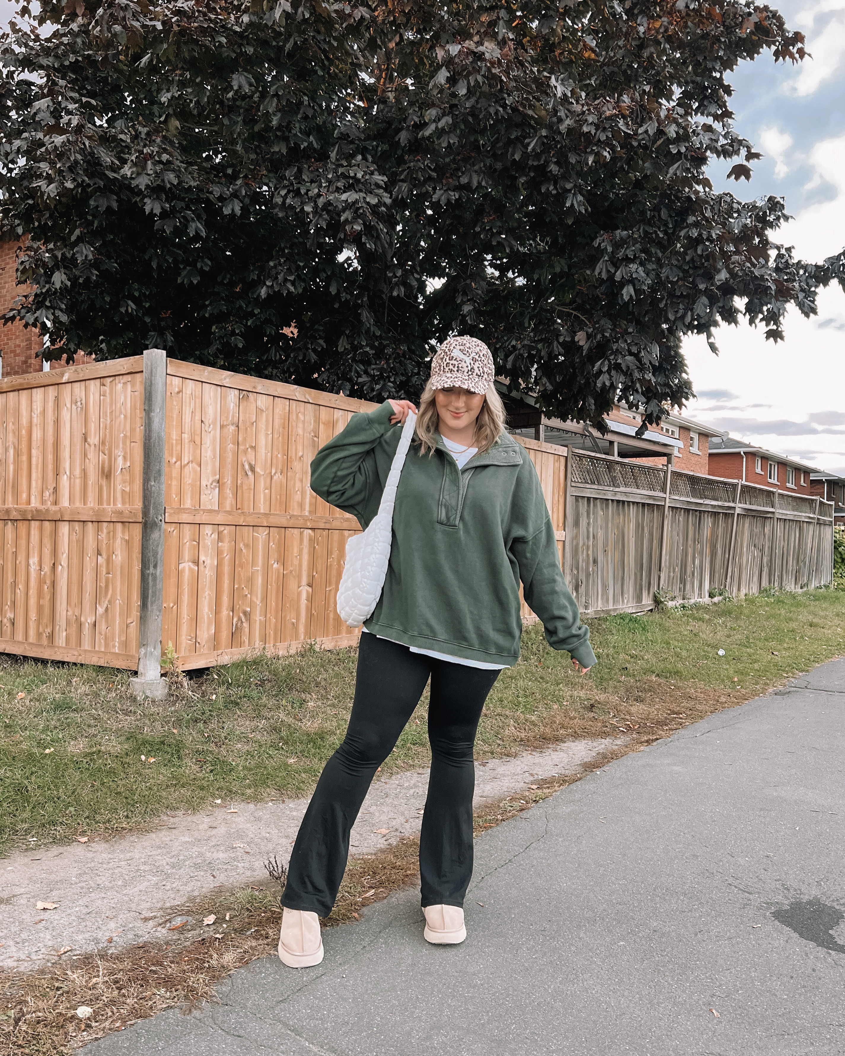 Casual midsize fall outfit - oversized dark green sweatshirt layered with white tee underneath (wearing my usual size L in both), with my fave black flare leggings (wearing M). Puffer bag is an Amazon find! My Ugg tazz platforms are super comfy - I’m usually a 9.5-10 and wear a 10 in these


#LTKstyletip #LTKmidsize #LTKautumn