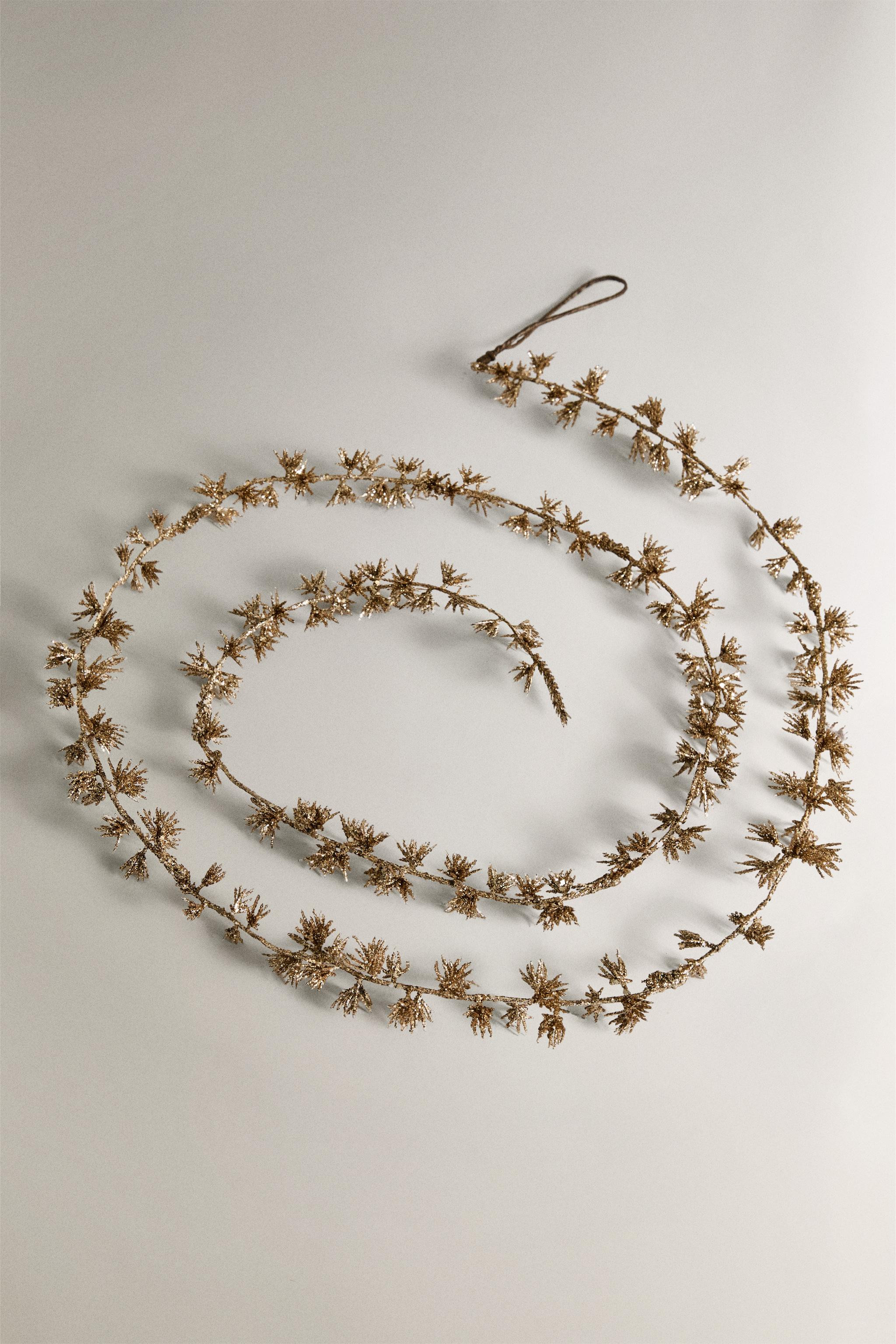 SHINY CHRISTMAS LEAF GARLAND | Zara US