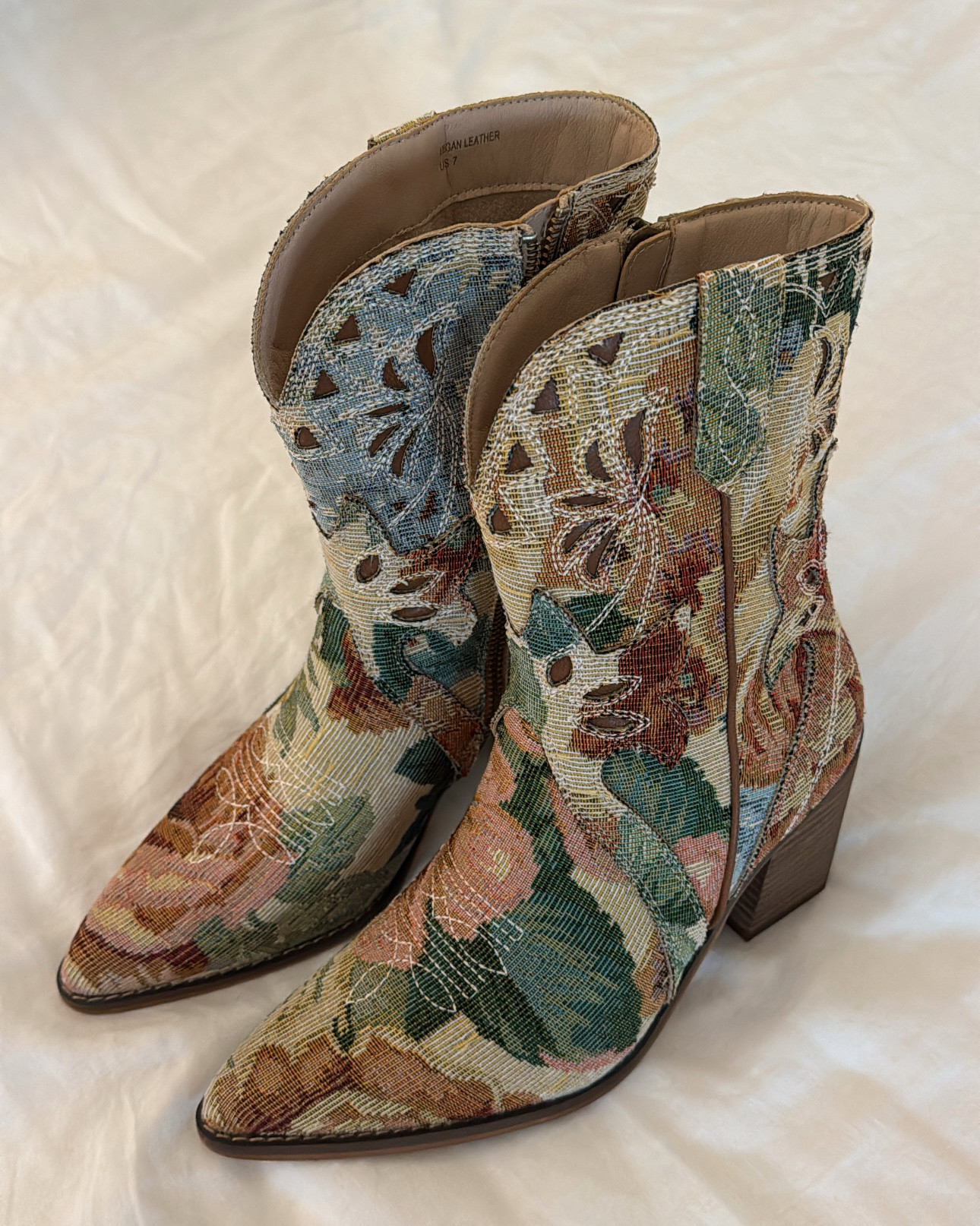 obsessed with this find! these boots are so chic and give a vintage western feel. fit true to size - use code JESSICASAVE40 for 40% off!

#LTKFestival #LTKSpringSale #LTKgrwm