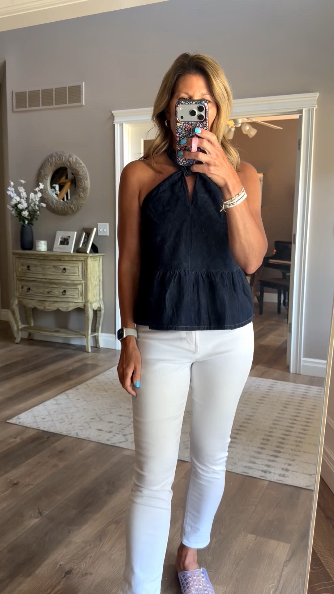 The cutest top from Old Navy 😍

True to size
*linked similar white jeans (these are from last year)

#LTKootd #LTKSaleAlert #LTKSeasonal