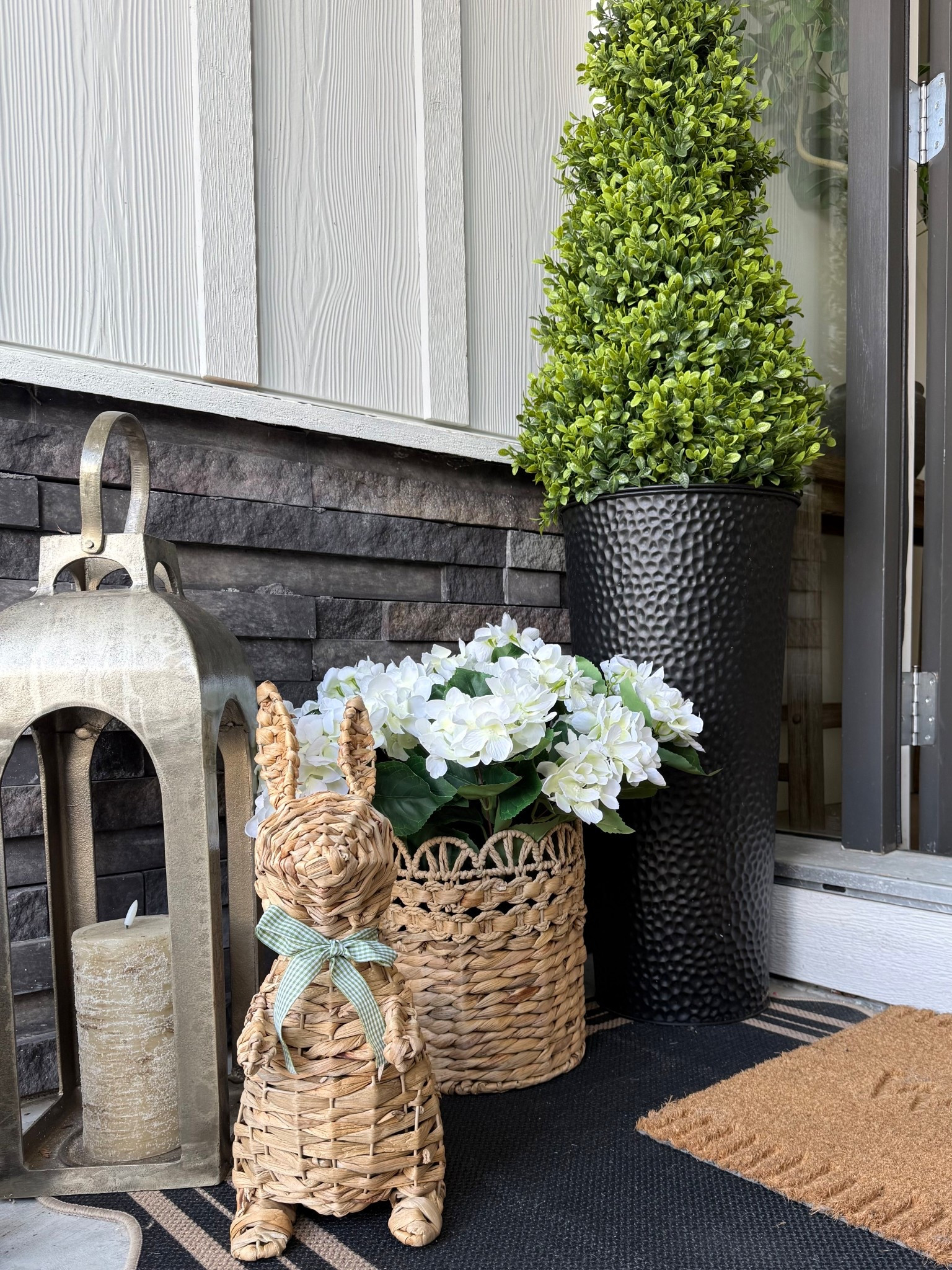 Touches of Spring.. This little bunny spoke to me 🤍🤍, such a cute little accent for my front porch.