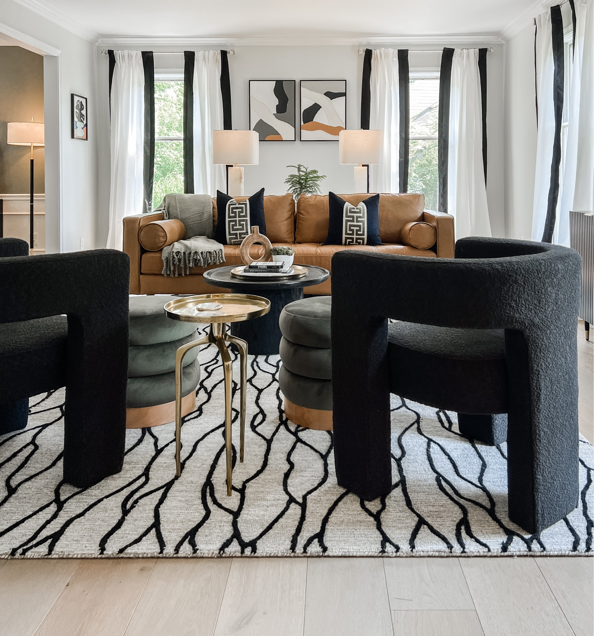 A modern contemporary living room designed so tastefully well 🙌🏻

#livingroom #livingroominspo #styledhome #home #interiordesign #decorbymorr

#LTKhome