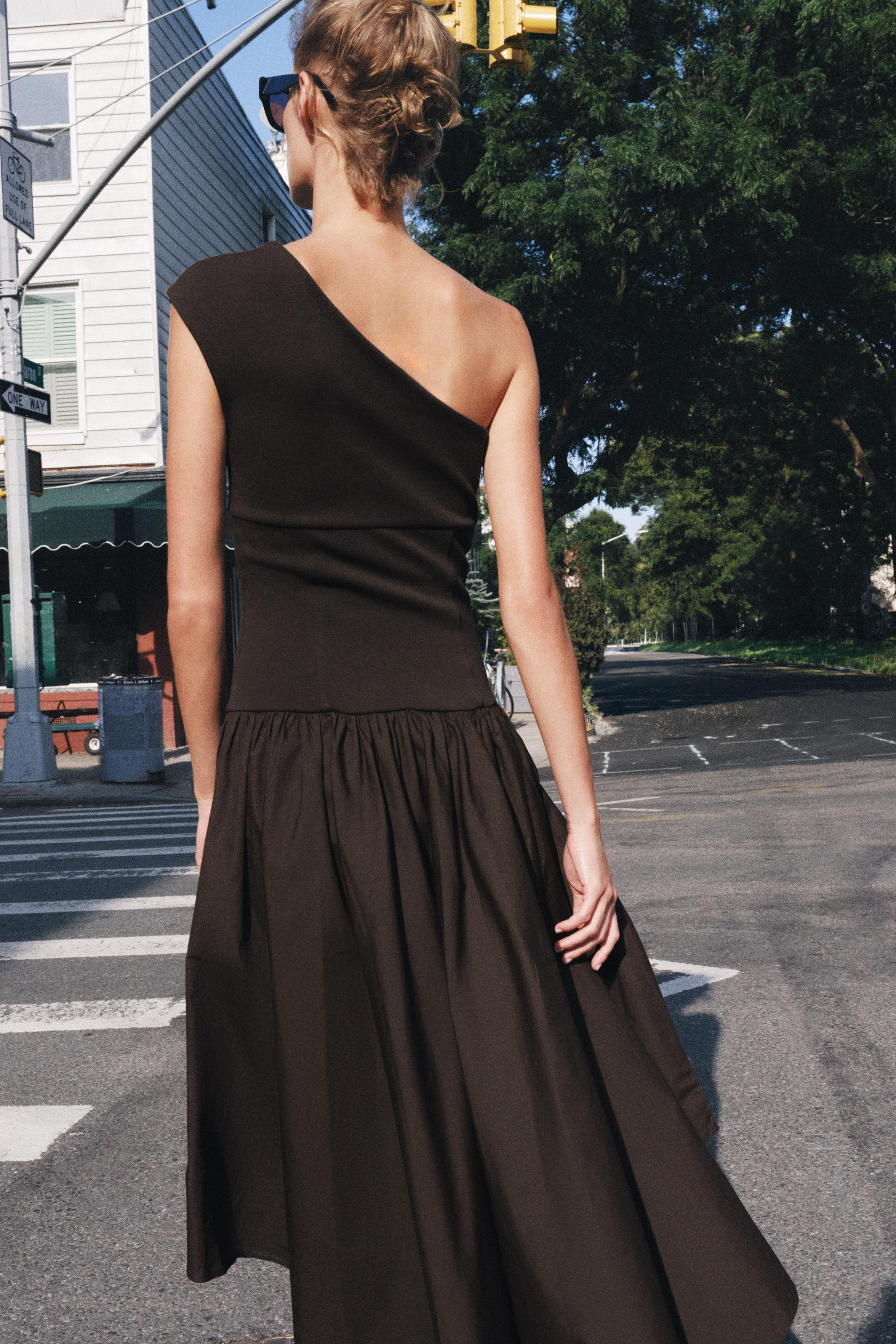 Midi dress crafted from a cotton blend fabric. Features an asymmetric neckline, sleeveless design... | Zara US