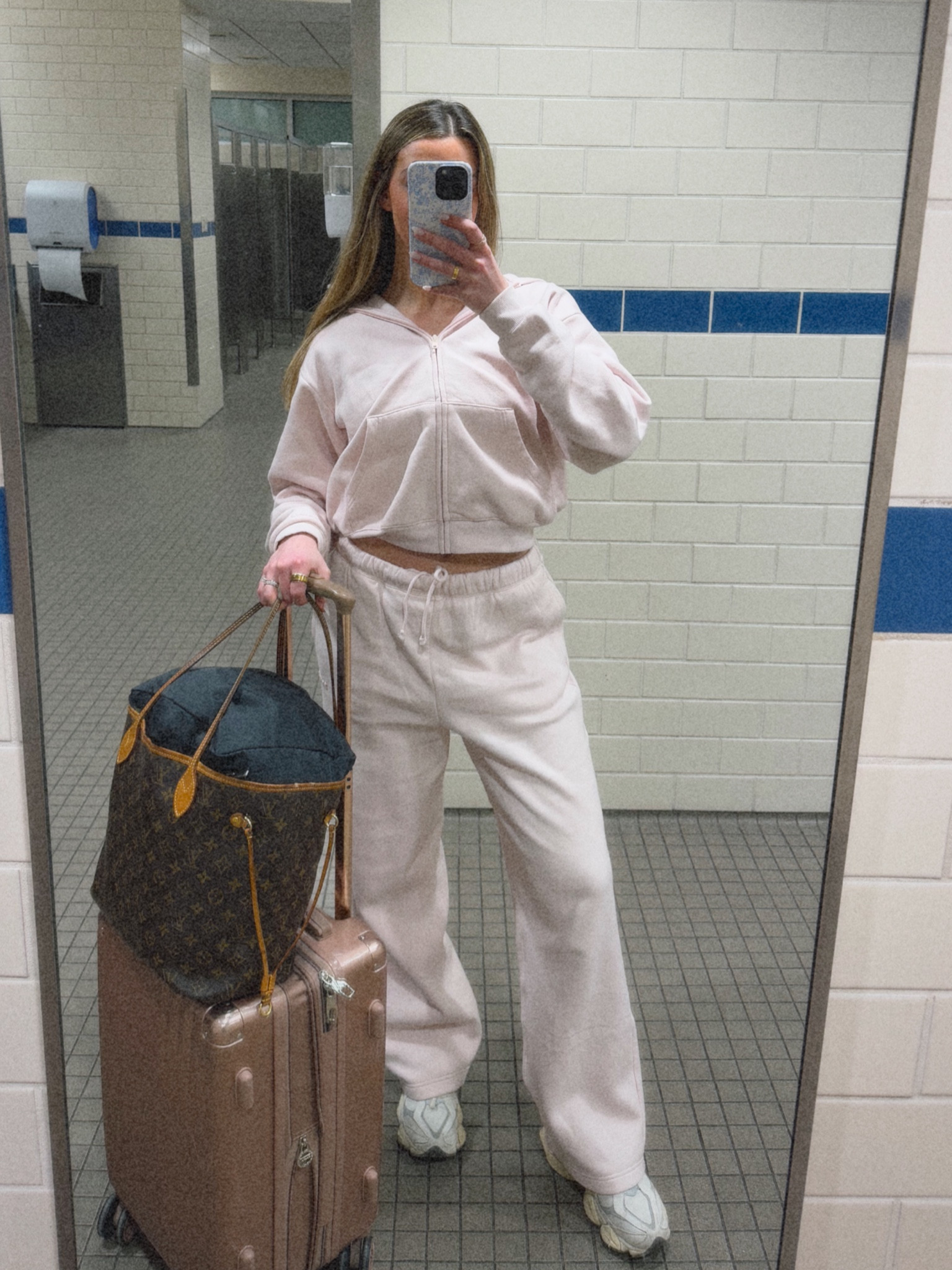 Travel fit! ✈️ wearing a Medium 💕💕

#LTKStyleTip #LTKTravel #LTKActive