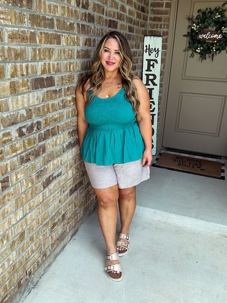 Use code 30B5YF5F  to save 30% on this top. Expires 5/22/23

Top size xl tts
Shorts size xl tts
Shoes tts

#LTKcurves #LTKunder50 #LTKstyletip