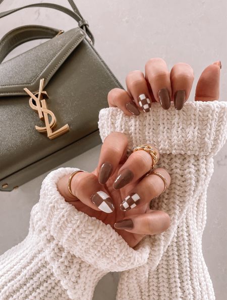 Thanksgiving nails 🤎🤍🤎 
•
•
•


#LTKbeauty #LTKstyletip