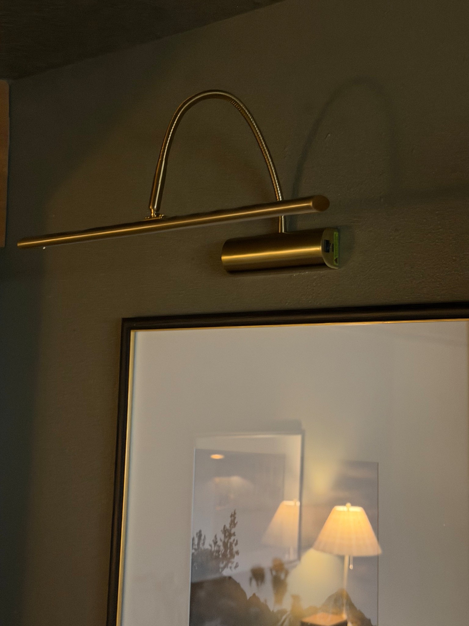 My favorite battery operated gallery light! Affordable for the quality and function imo! 