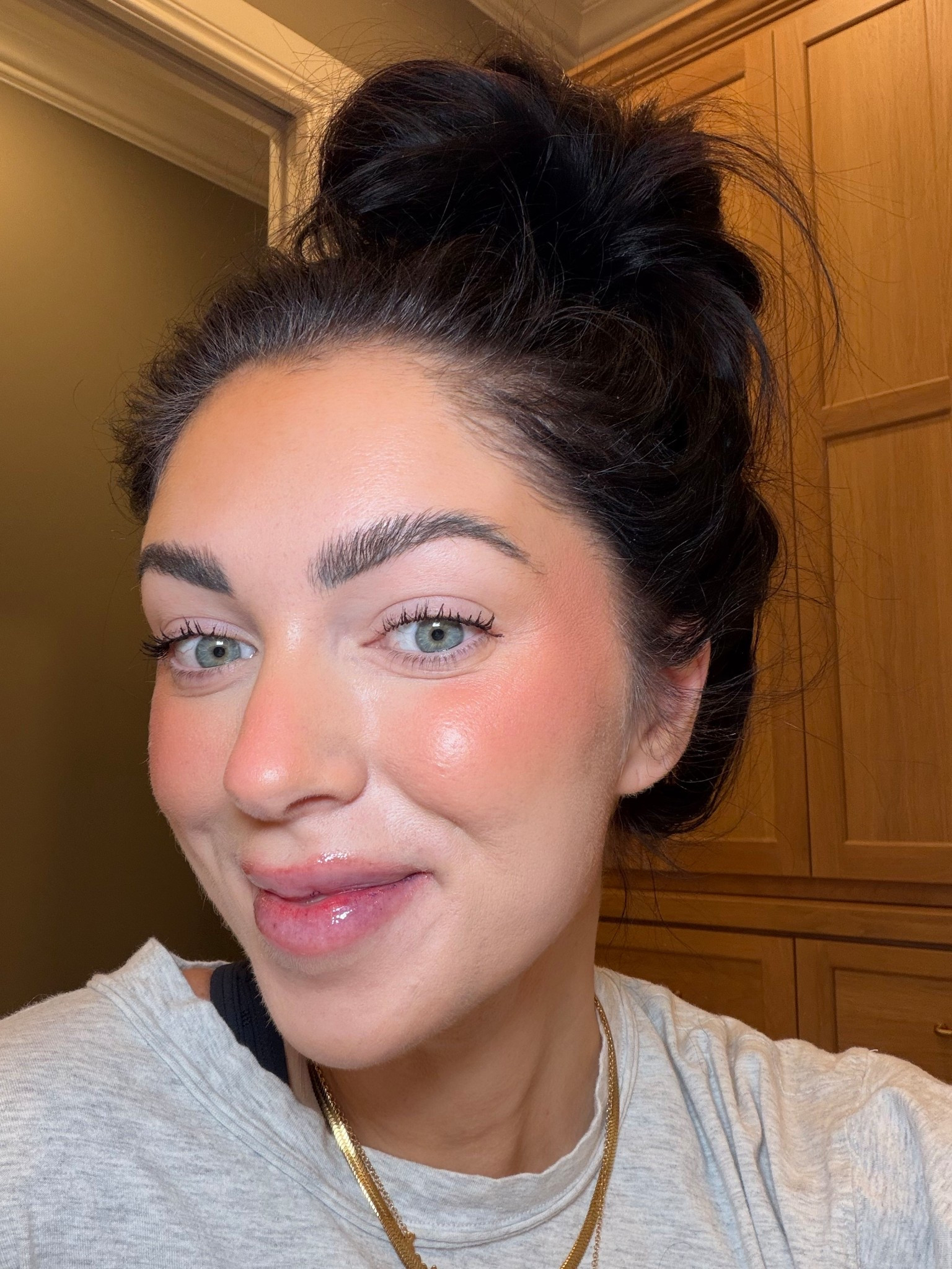 Blush is shade star lit
Foundation in the minimalist stick is shade dune
Contour stick is shade Seine
Primer is clear
Lip stain is shade romance ￼