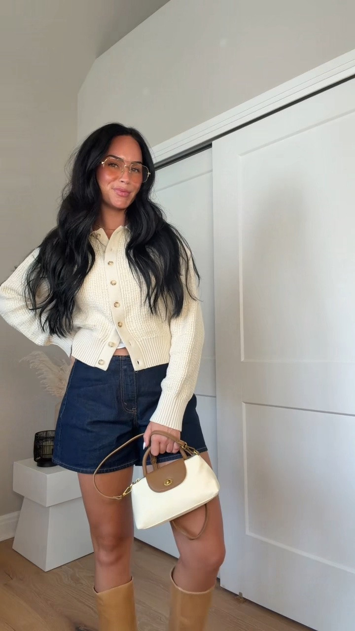 Such a cute outfit for a fall girls’ brunch 🍂
I’ll have all my outfit details linked over on my LTK! 🫶🏻

My sizing: 5’7”, 145 lbs, 32DD
Wearing a size small sweater + size 27 shorts



#AbercrombieStyle #FallOutfit #PumpkinPatchOutfit #SteveMadden #FallFashion Abercrombie fall outfit, pumpkin patch outfit inspo, fall girls brunch outfit, Steve Madden fall boots, casual fall outfit @Steve Madden US @abercrombie