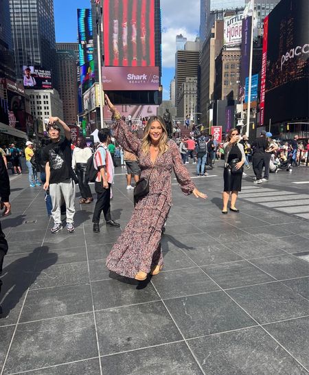 It’s been a New York minute🗽 I am wearing a size large in the Zodiak dress in Siren! Extremely flattering!

#LTKtravel #LTKworkwear #LTKstyletip