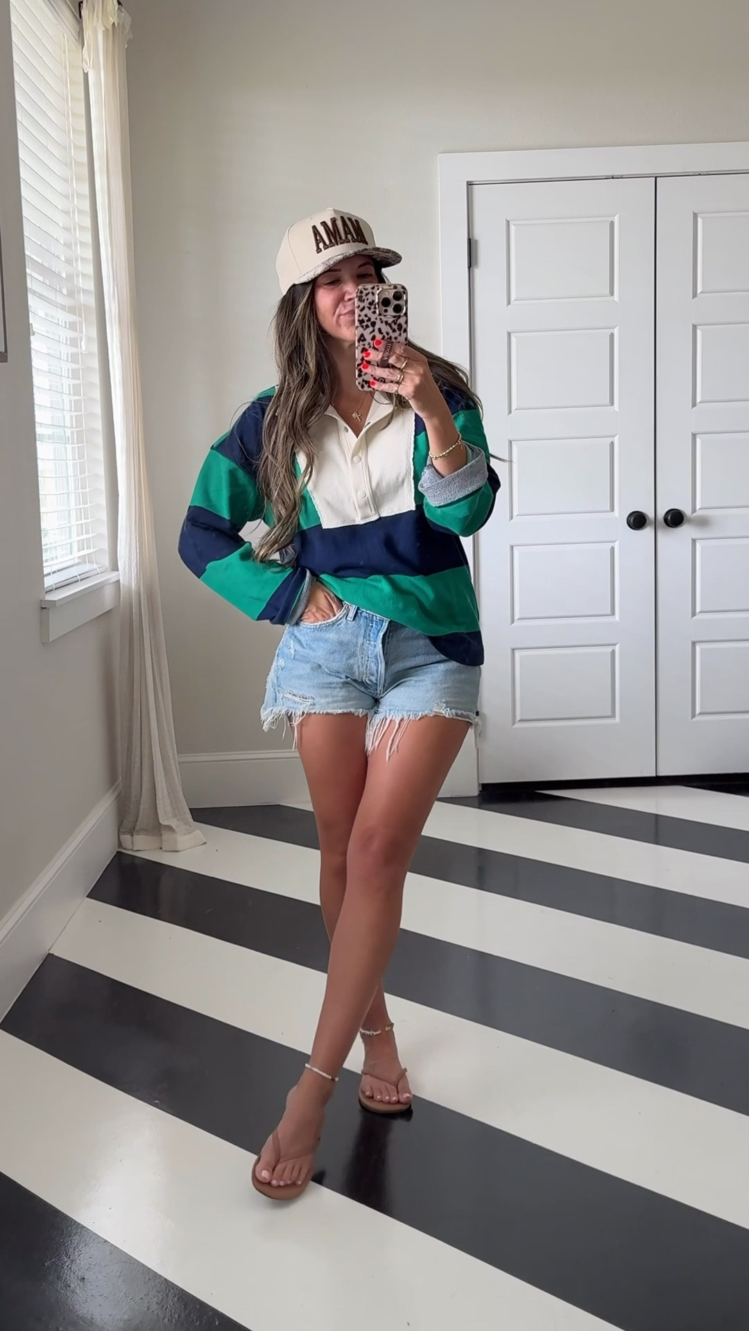 The cutest polo perfect for fall outfits! Love the long sleeves and oversized collar! Wearing xs! 
Code Michelle15 on mama hat

#LTKmomlife #LTKOver40 #LTKPetite
