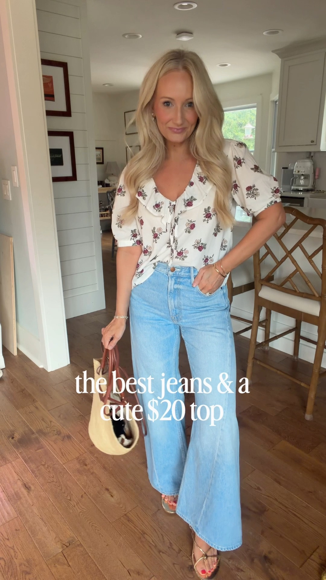 26 petite in the jeans 
Xsmall in the top