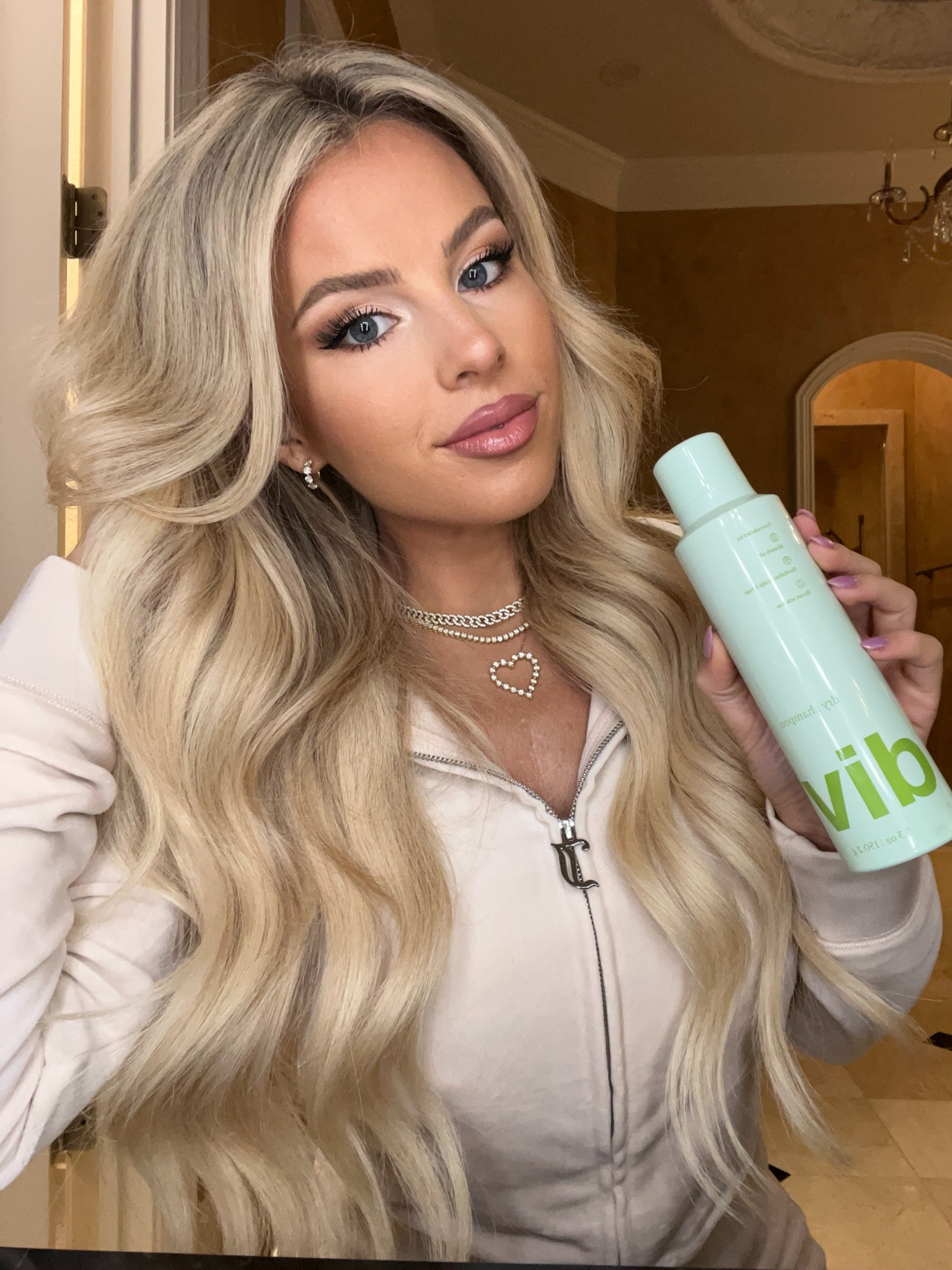 Discount code: MACYDIVI for 20% off SITEWIDE!! 



#haircare #divi #dryshampoo #beauty 