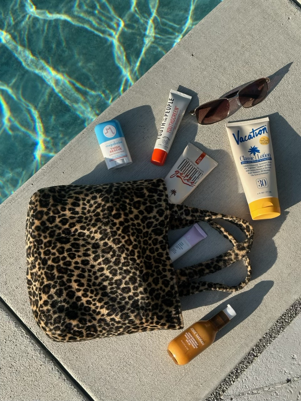 what’s in my pool bag ☀️💦

Skincare, beauty, summer skin, sunscreen, summer makeup

#LTKSeasonal #LTKSummerEdit #LTKBeauty