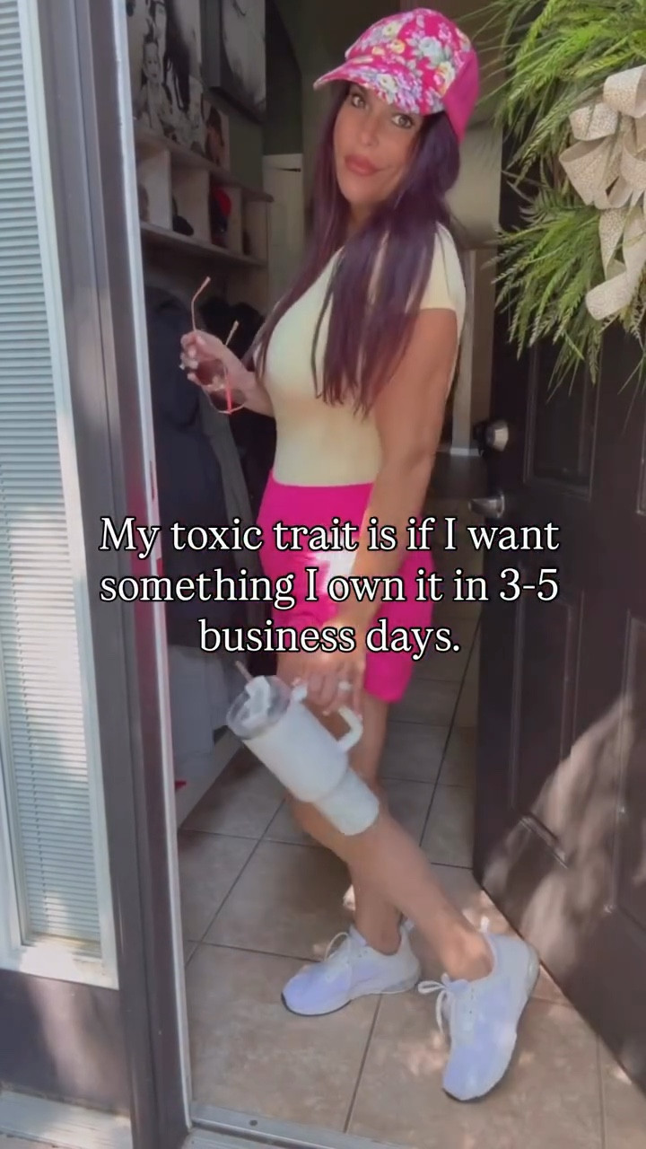 Oops sorry not sorry!

Comment “shop” for details 

#momstyle #momoutfit #momoutfits #momhumor #girlsbelike momsbelike shopping online shopping girls