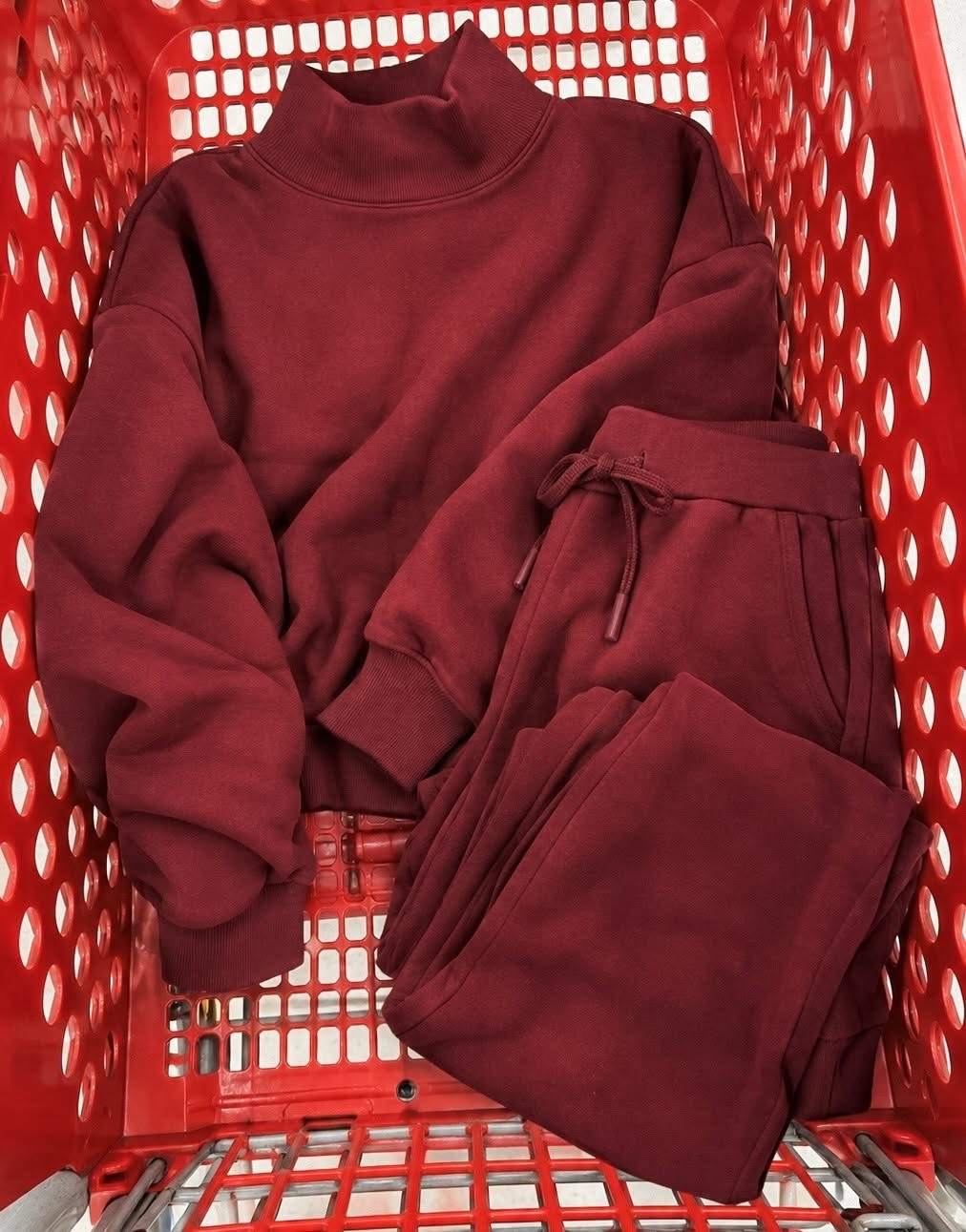 More cute Target finds!!😍😍 This lounge set is perfect for wearing at home, or out and about.