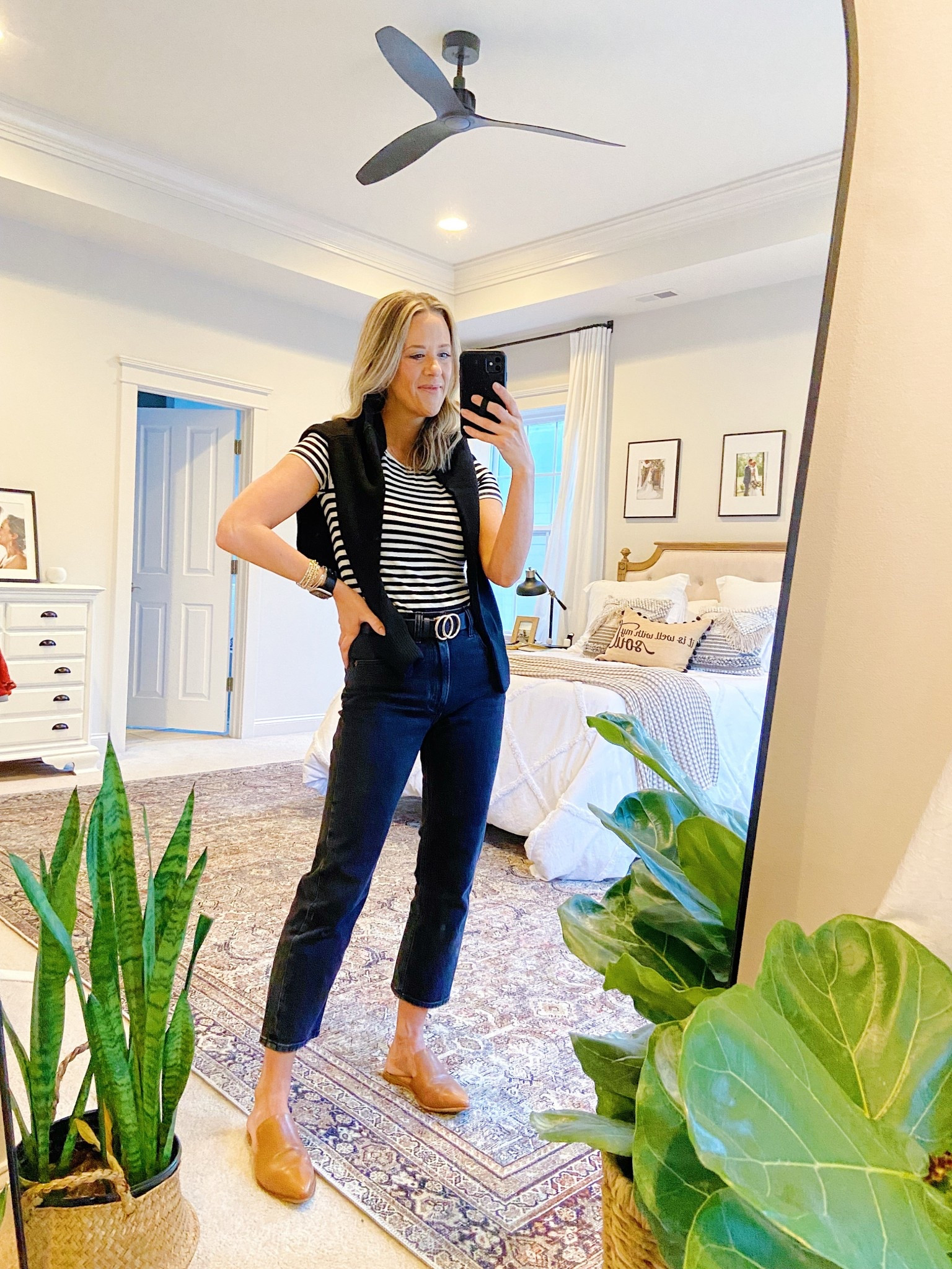 Creating a classic look with some of my favorite fall capsule pieces from H&M and Abercrombie. 

Elevated mom style | fall outfit | teacher outfit | nursing friendly outfit | Abercrombie jeans | mules | stripe basics | fall basics



#LTKFindsUnder50 #LTKSeasonal #LTKStyleTip