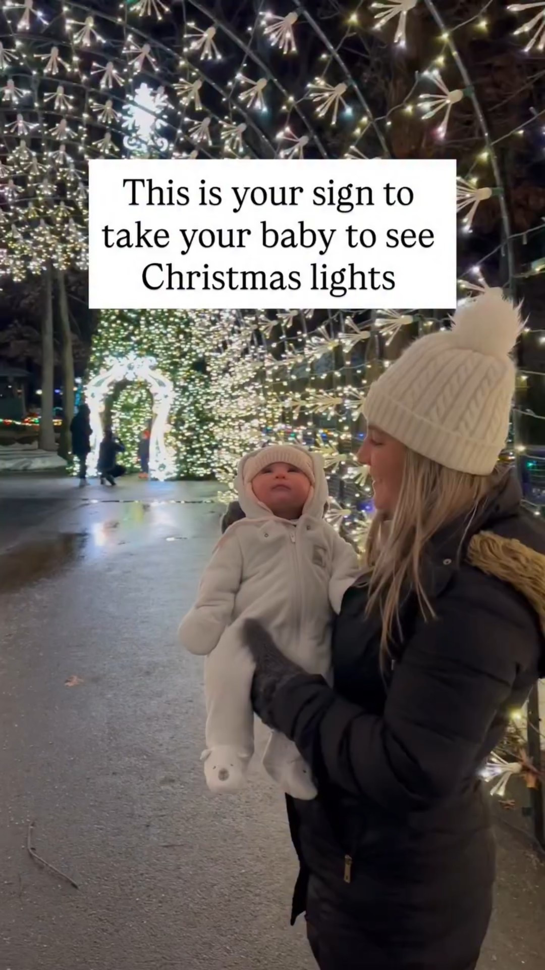 My heart just grew three sizes ♥️ 

Share with all your besties with a baby and follow along for all things mom life, travel tips and baby hacks! 

#firstchristmas #baby #babylife