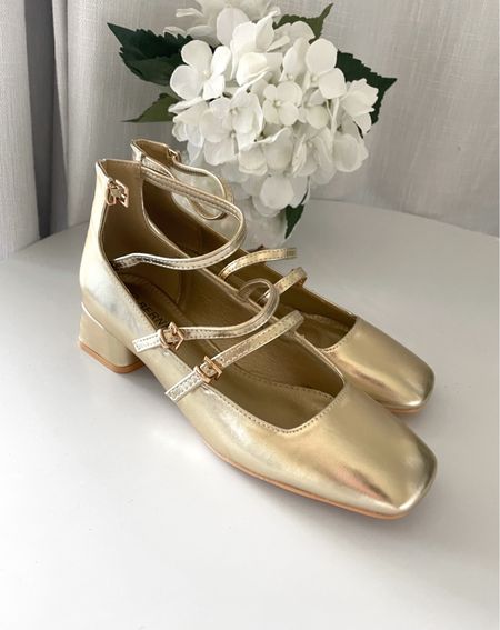Gold shoes 💛

#LTKshoecrush #LTKstyletip