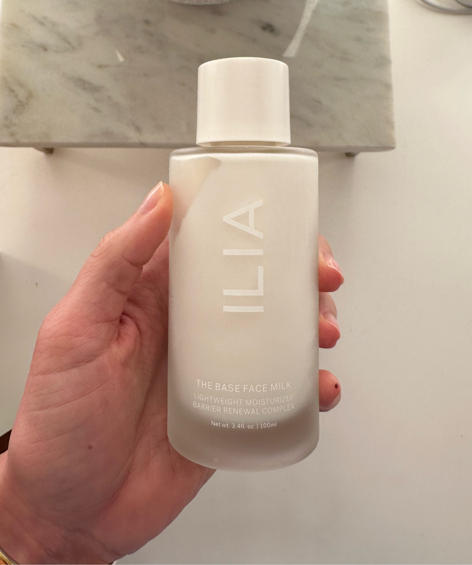 Clean and lightweight moisturizer. I have oily + acne prone skin & use day and night just fine. Rates 100 on #Yuka app👏🏼 

#clean #moisturizer #sephorasale

#LTKxSephora 

#LTKbeauty