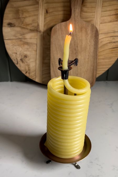 This was a random gift I received for Christmas & I had to try it out! It’s a beeswax candle that snuffs itself out!😃 I’m always forgetting burning candles and this one can be set to burn out on its own. Just pull it through the clamp and choose your time (inch an hour). 
