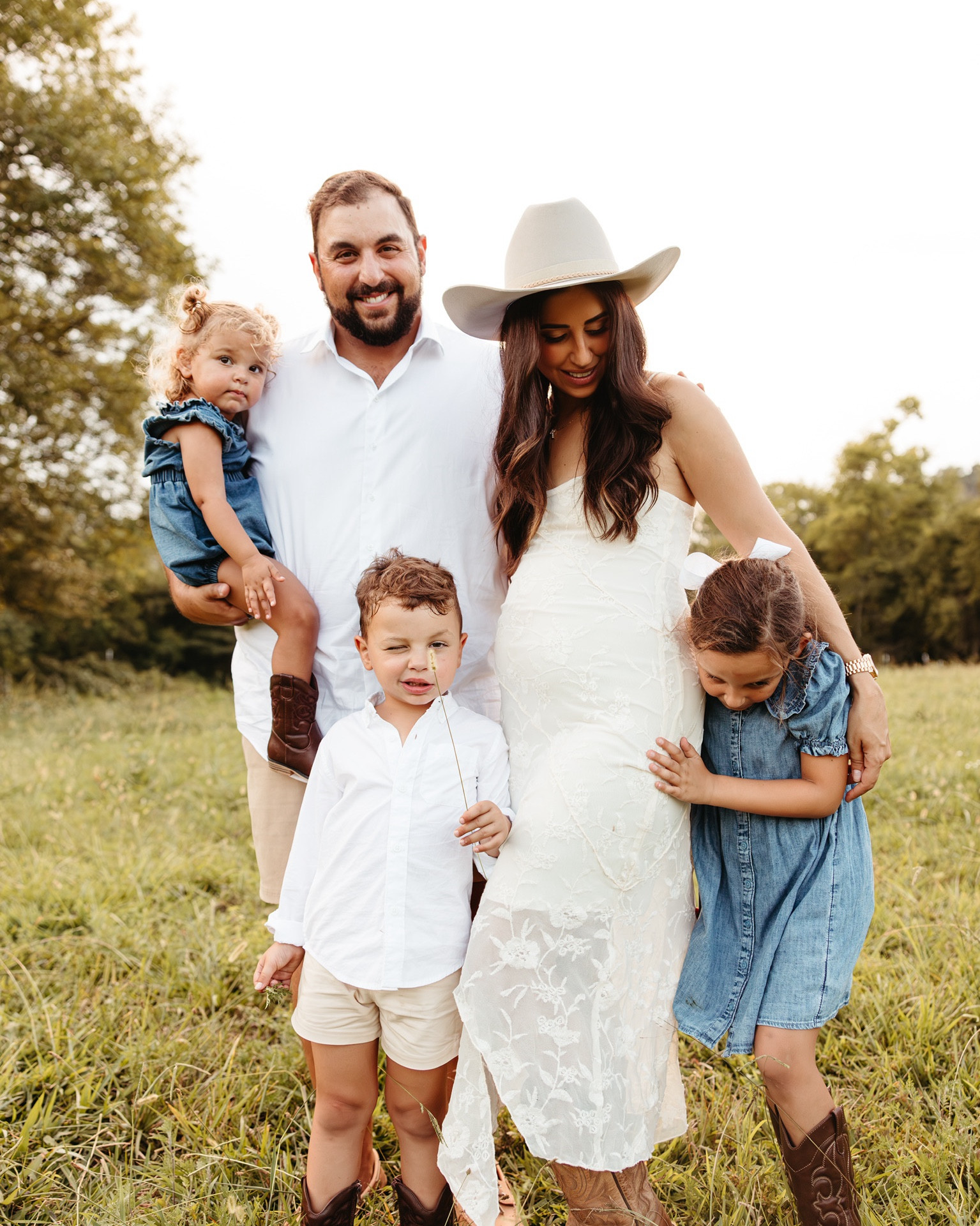 Fall family photos outfit ideas🫶🏼✨

fall family photos, fall family pictures, fall family outfit ideas, family photo session, nashville, mom of 3, Dede Raad, Dress up Buttercup 

#LTKFamily #LTKStyleTip #LTKFindsUnder100