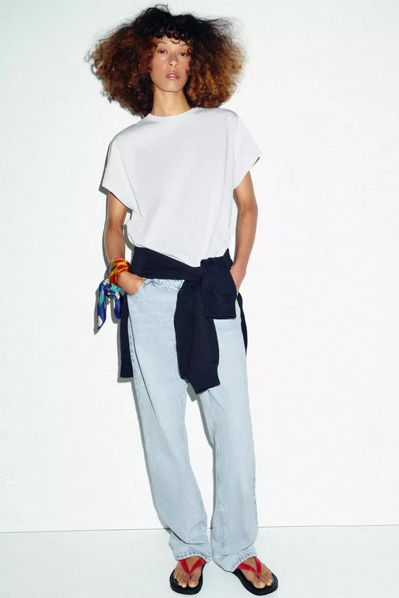 SLIM FIT - ROUND NECK - REGULAR LENGTH - DROP SLEEVET-shirt crafted from spun cotton. Featuring a... | Zara UK